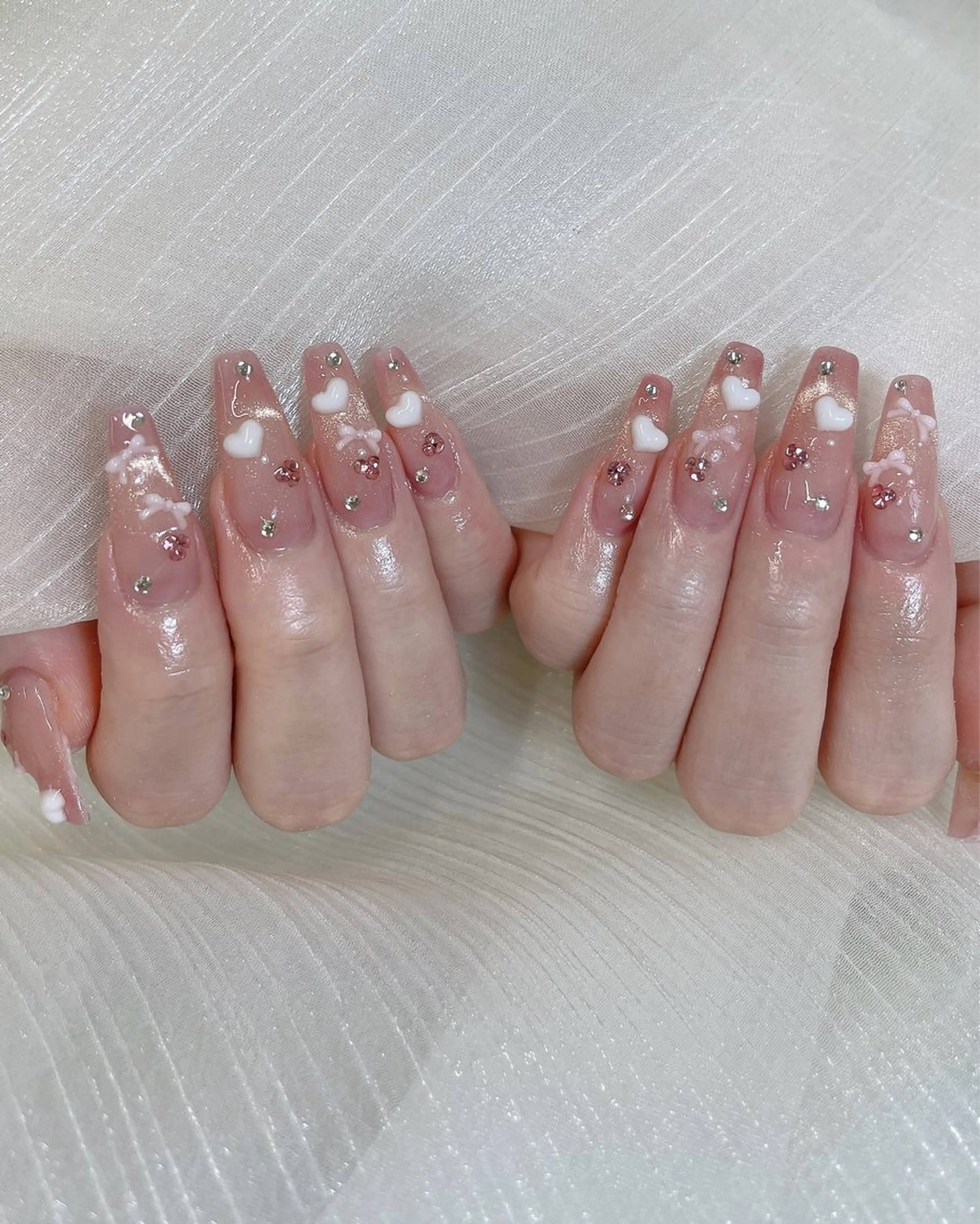 ネイル チークネイル ドット フレンチネイル ハート キラキラネイル ハンドネイル Speraネイル 大宮店🎀のネイルデザイン