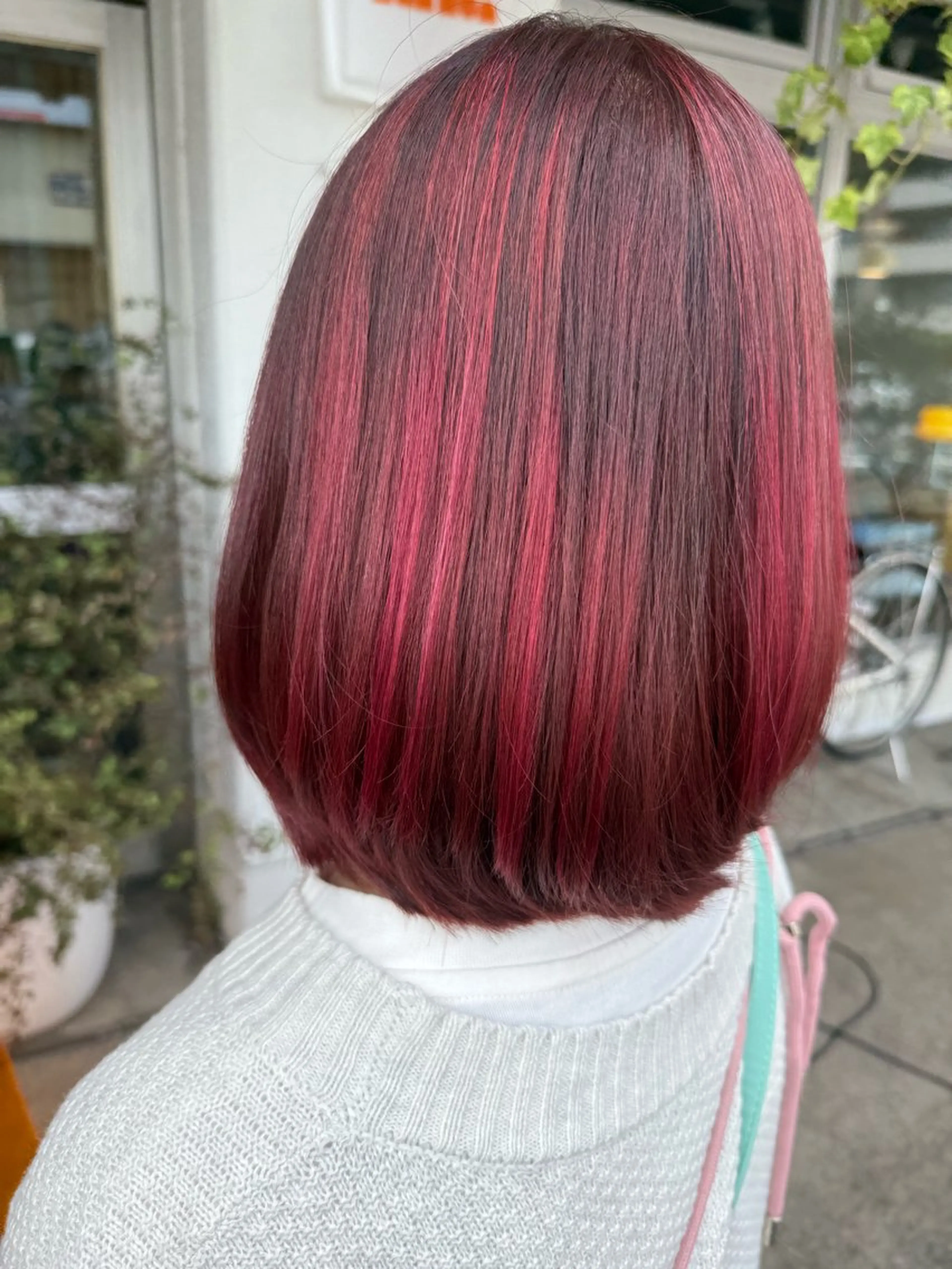 カラー カシス メッシュ レッドカラー 後藤 実咲のヘアスタイル