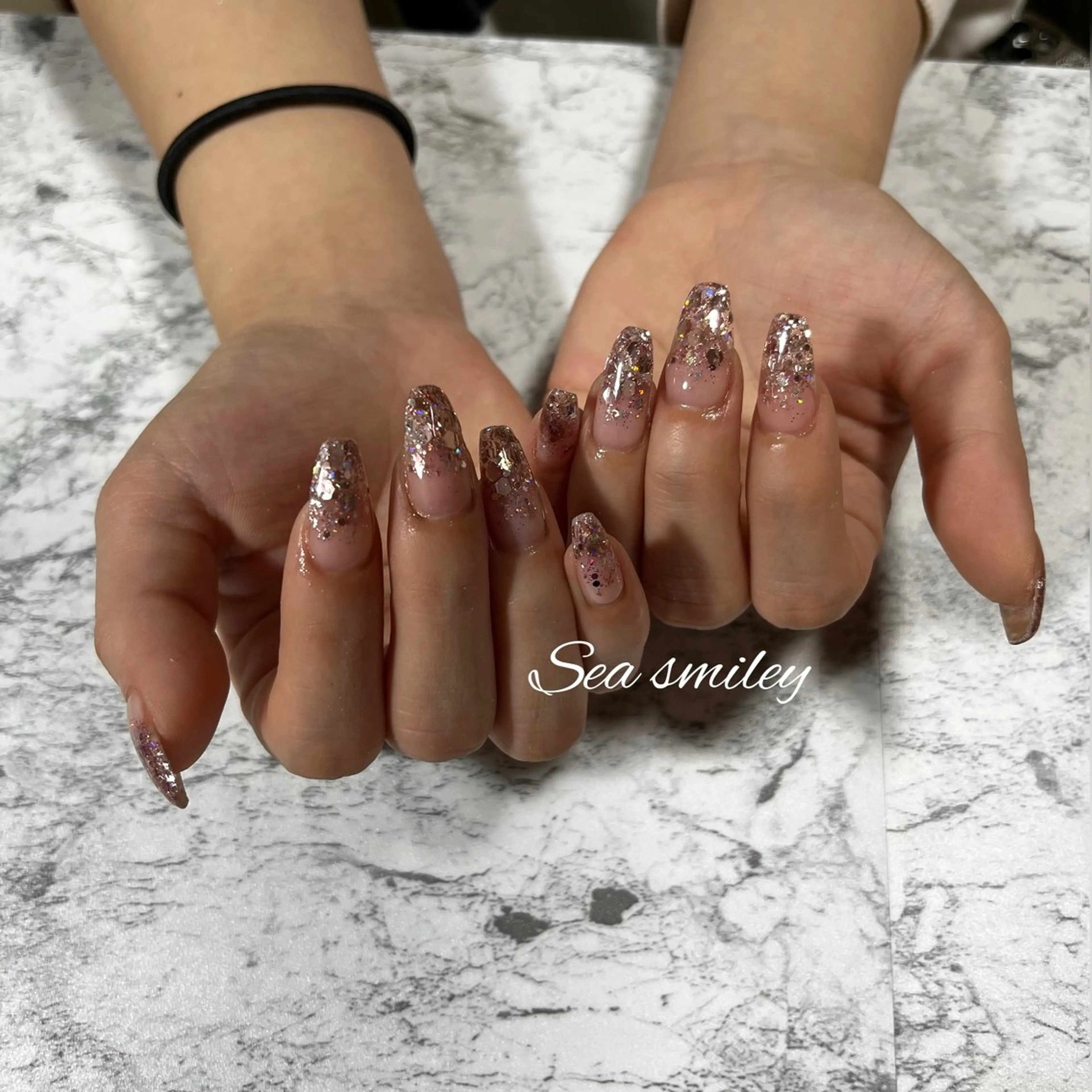 ネイル ラメ(グリッター) ラメグラデーション ハンドネイル Sea smiley所属・Sea smiley シースマイリーのネイルデザイン