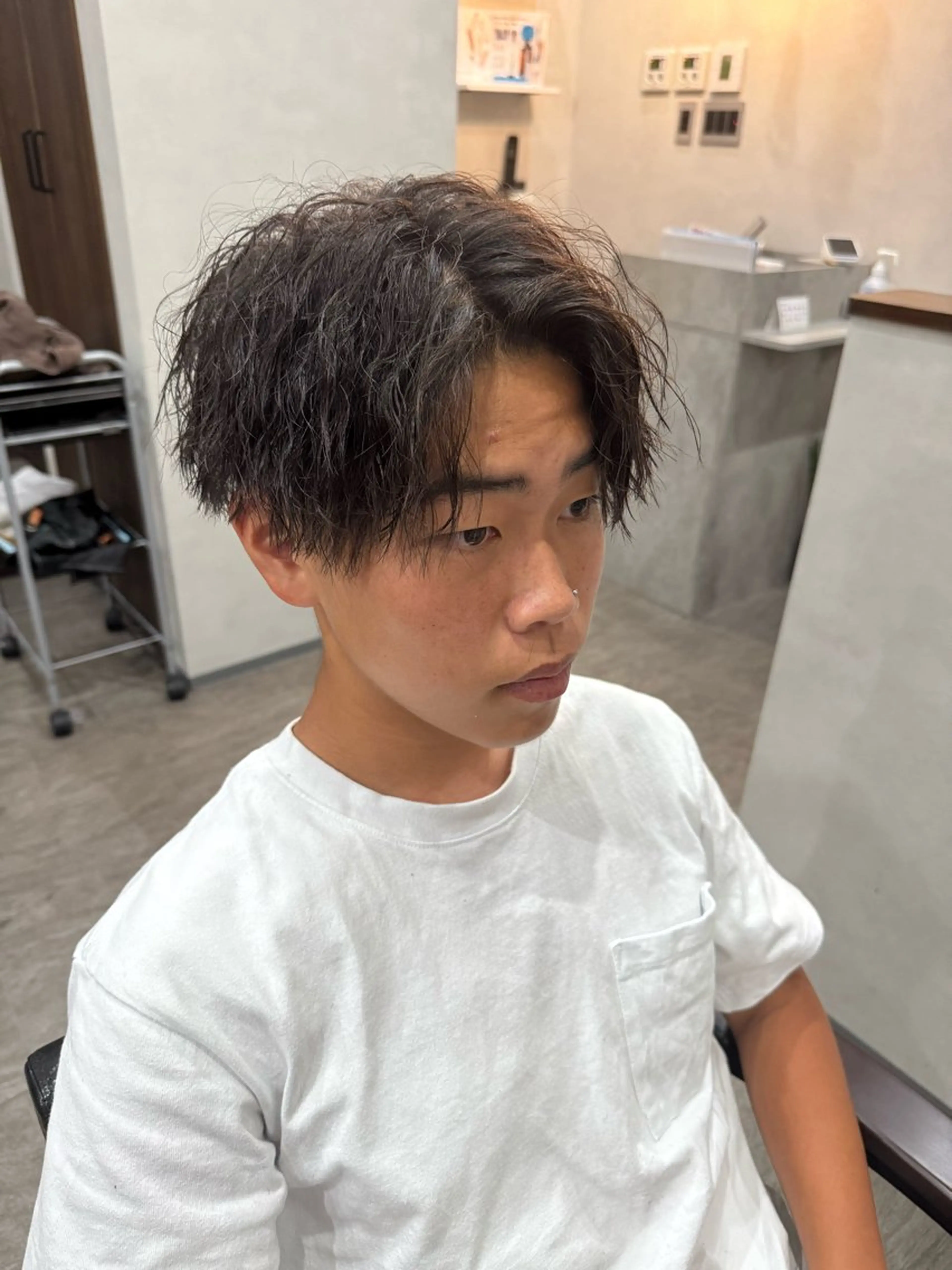 メンズ センターパート メンズパーマ 鈴木 陸のヘアスタイル