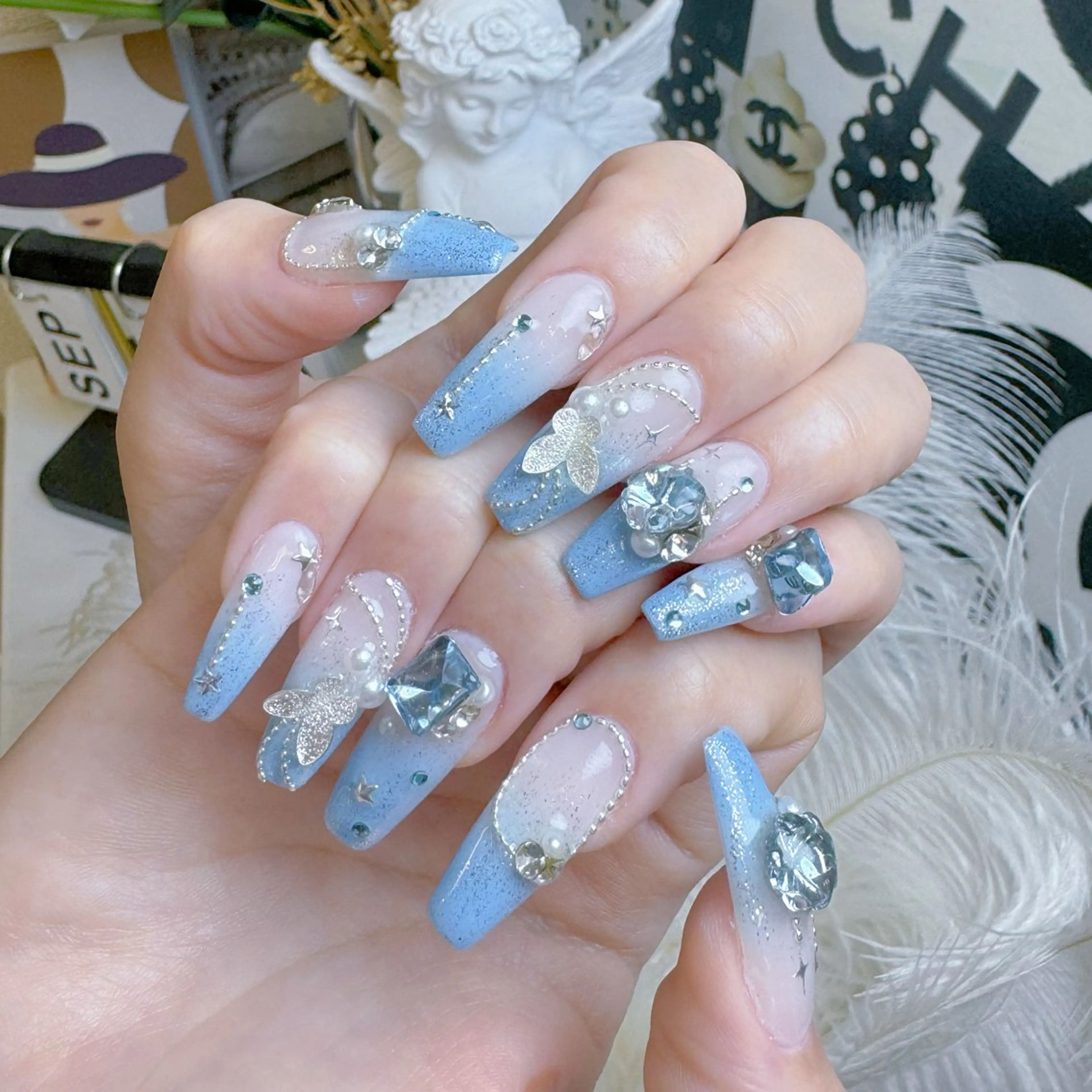 ネイル チークネイル クリアネイル ガーリー グラデーション キラキラネイル ハンドネイル NailPrincess所属・princess スカルプ専門店のネイルデザイン