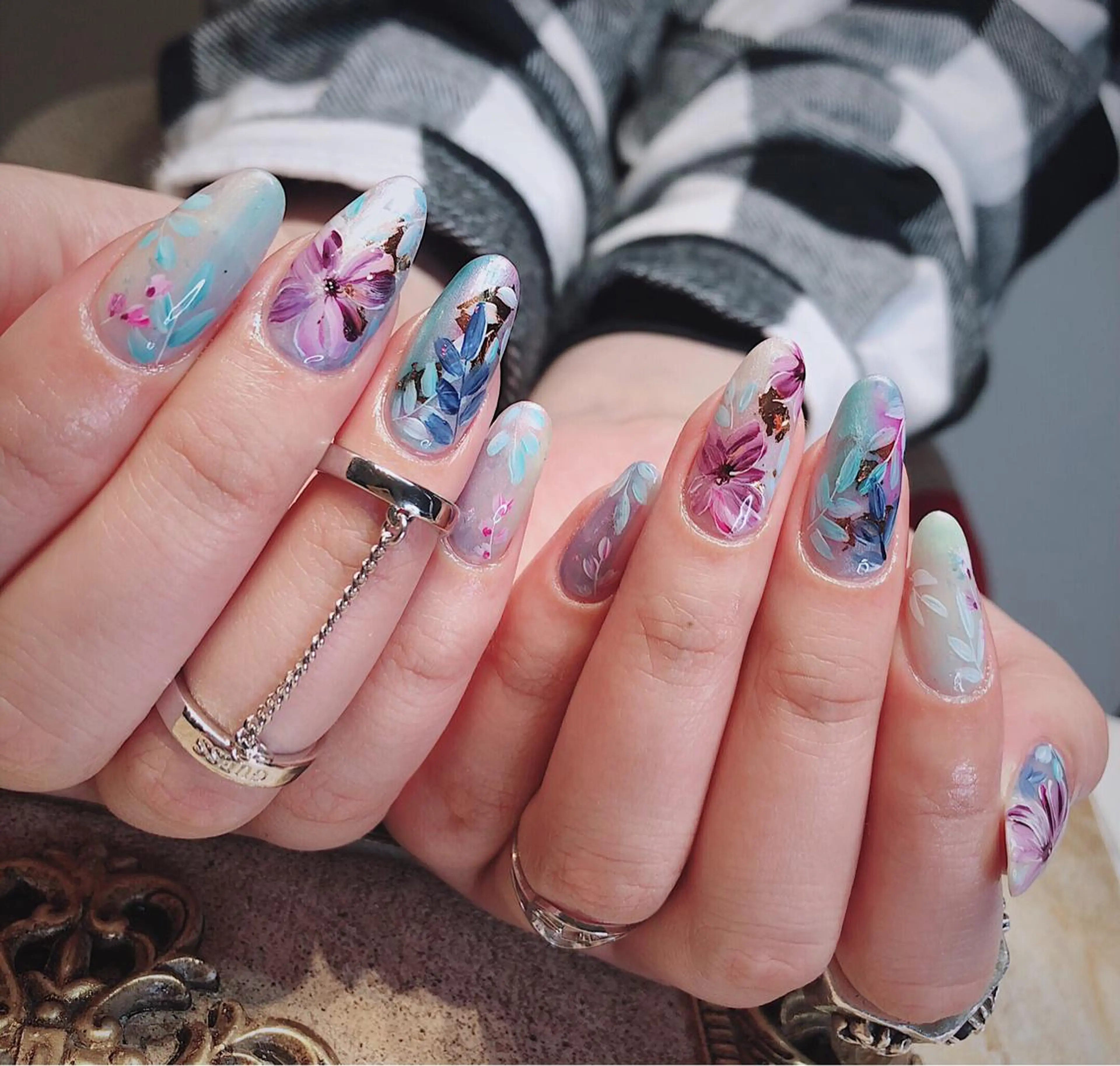 ミディアム めぐみのネイルサロン スタッフ練習のネイルデザイン