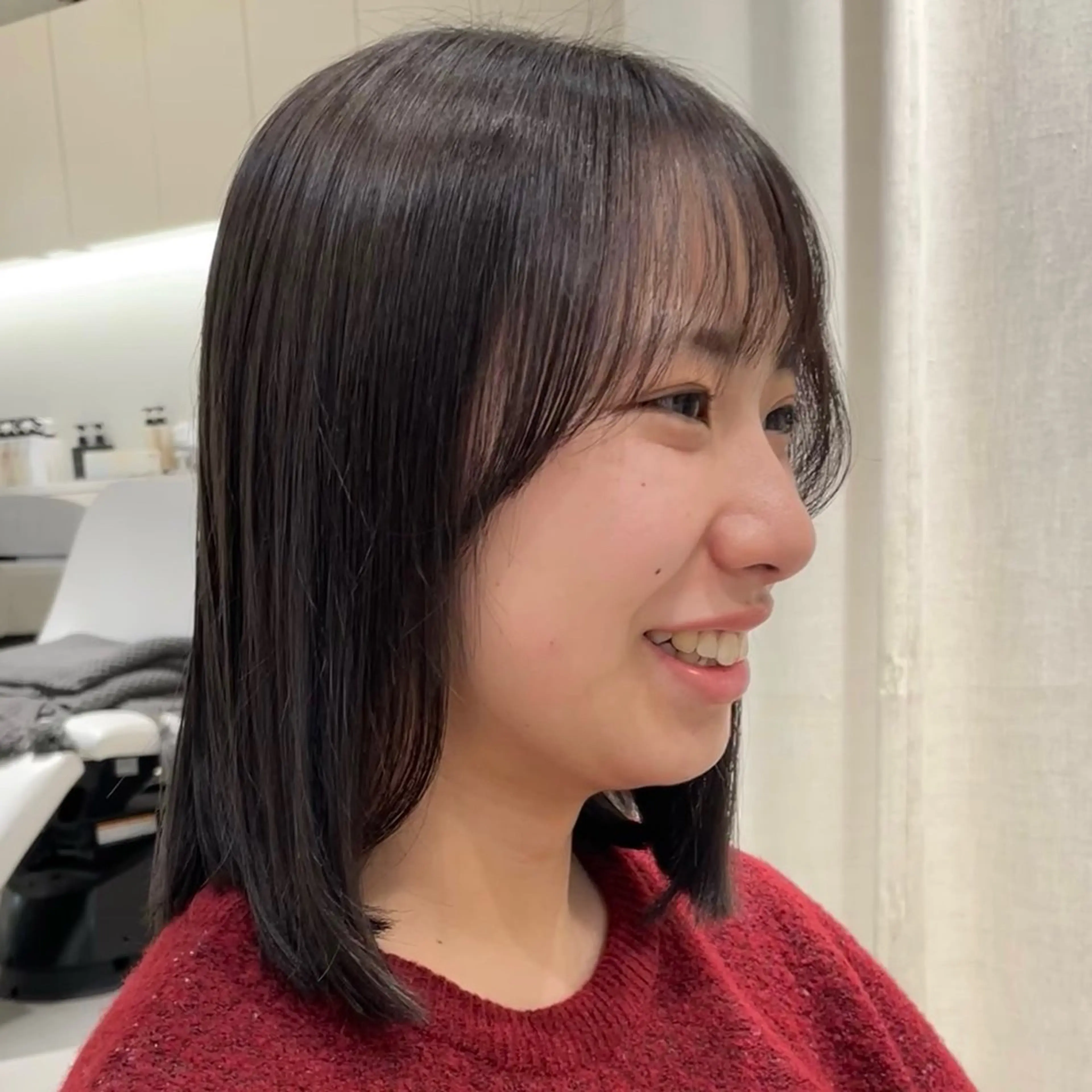 ミディアム 顔周りカット 安西 香利奈のヘアスタイル