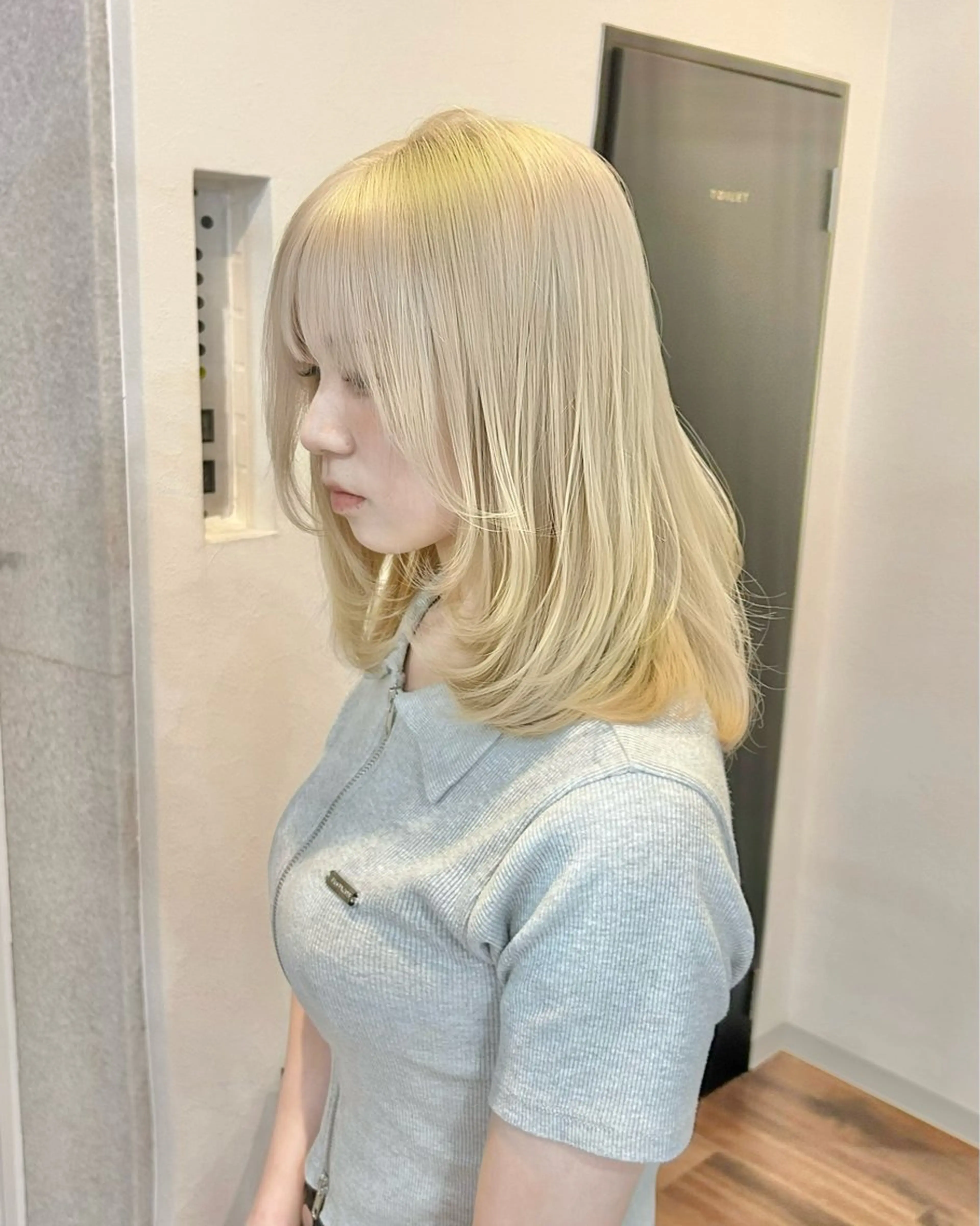 ミディアム カラー ミディアムレイヤー ブロンド ハイトーンカラー レイヤーカット カット ヘアカラー トリートメント 🌸MAYU🌸 ハイトーン➕レイヤーのヘアスタイル