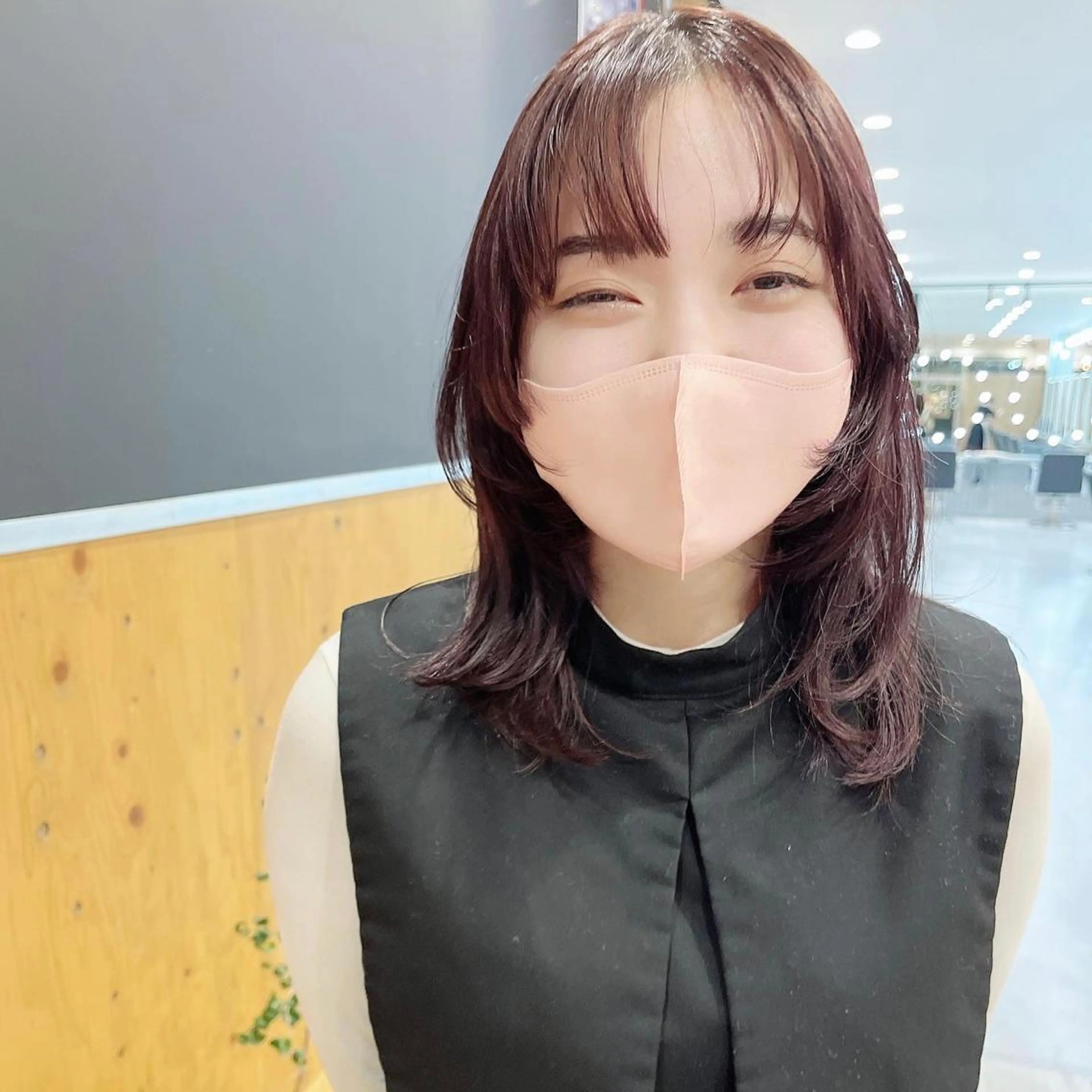 ミディアム カラー アラキチヒロ THE REMMYのヘアスタイル