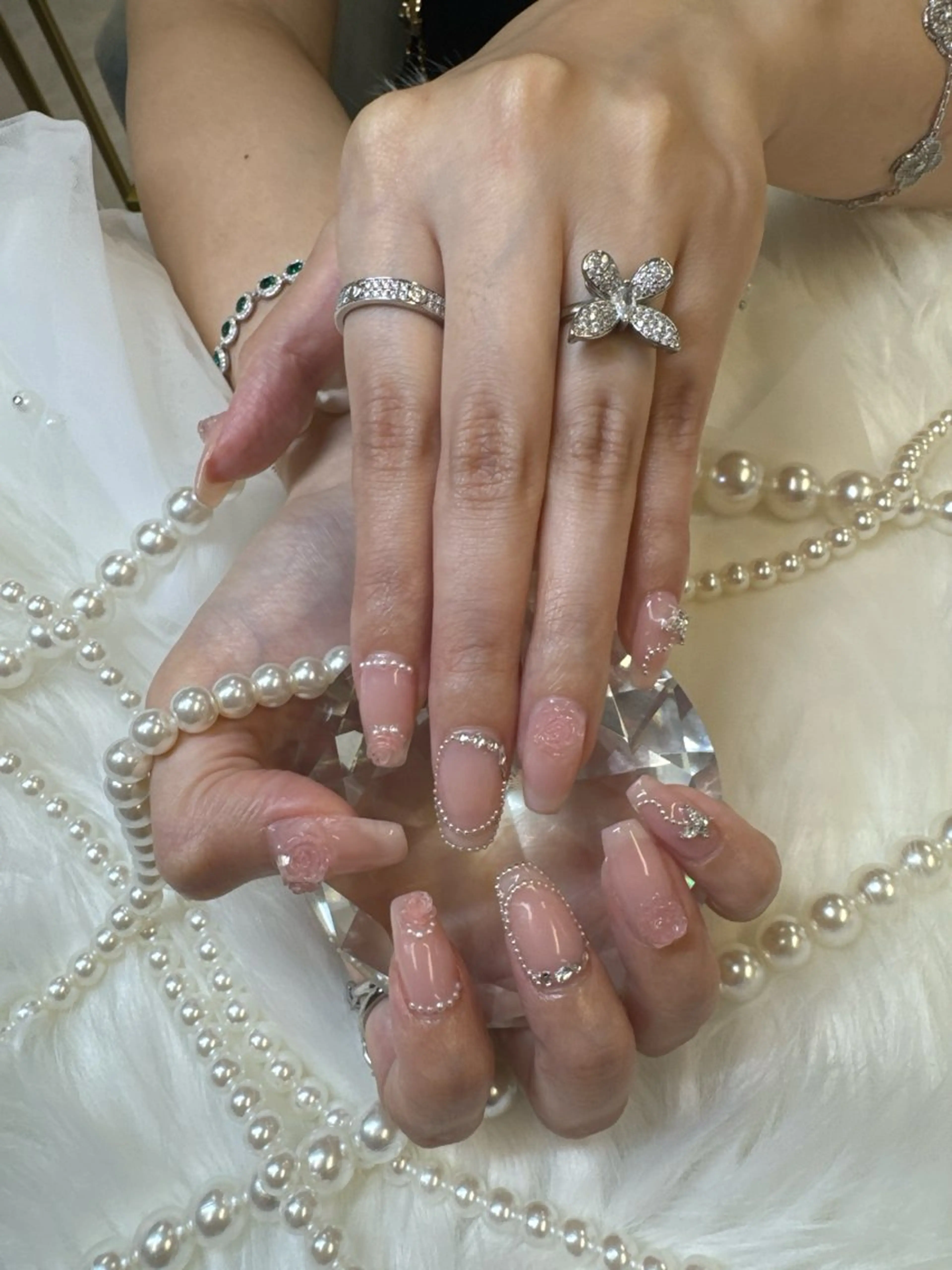 ネイル 長さ出し フレンチネイル ジェルネイル ガラスフレンチ キラキラネイル Queeens nailのネイルデザイン