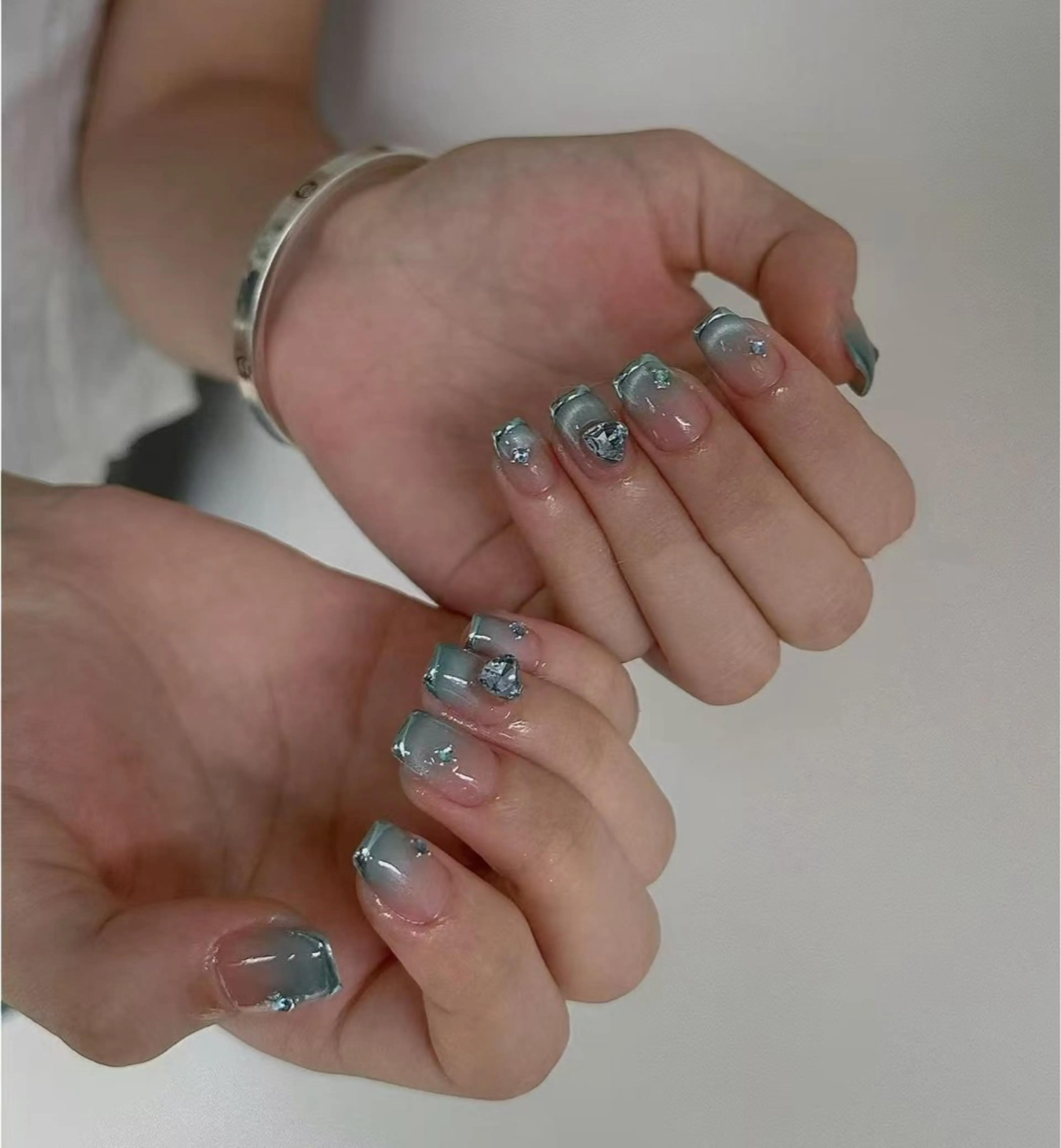 ネイル オーロラネイル フラワーネイル フットネイル フレンチネイル ジェルネイル ハンドネイル BabyYouMi nailのネイルデザイン