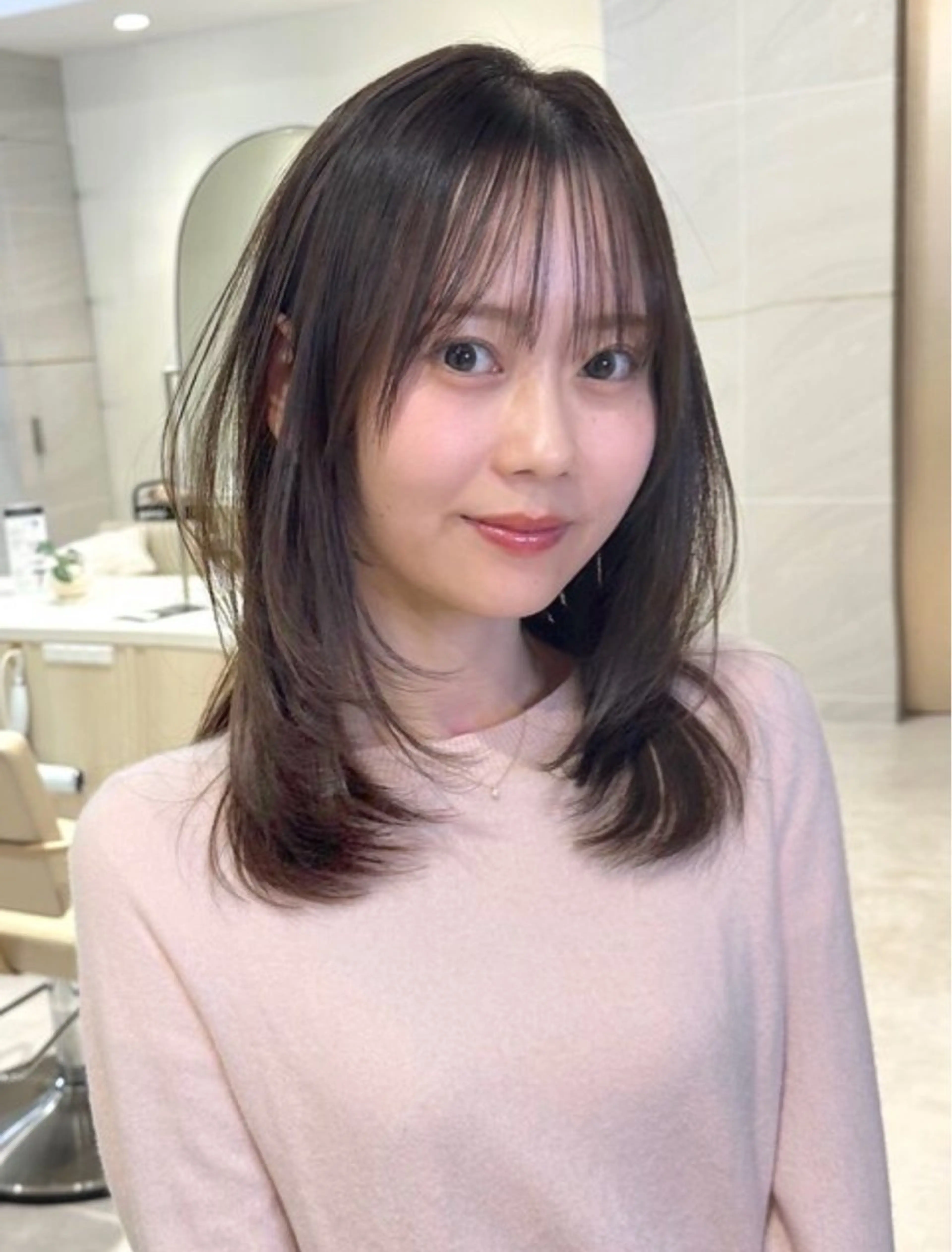 ミディアム カラー ブラウンカラー ショコラグレージュ 透明感カラー グレージュ くびれヘア カット カット無料｜レイヤー カット｜韓国モテへアのヘアスタイル