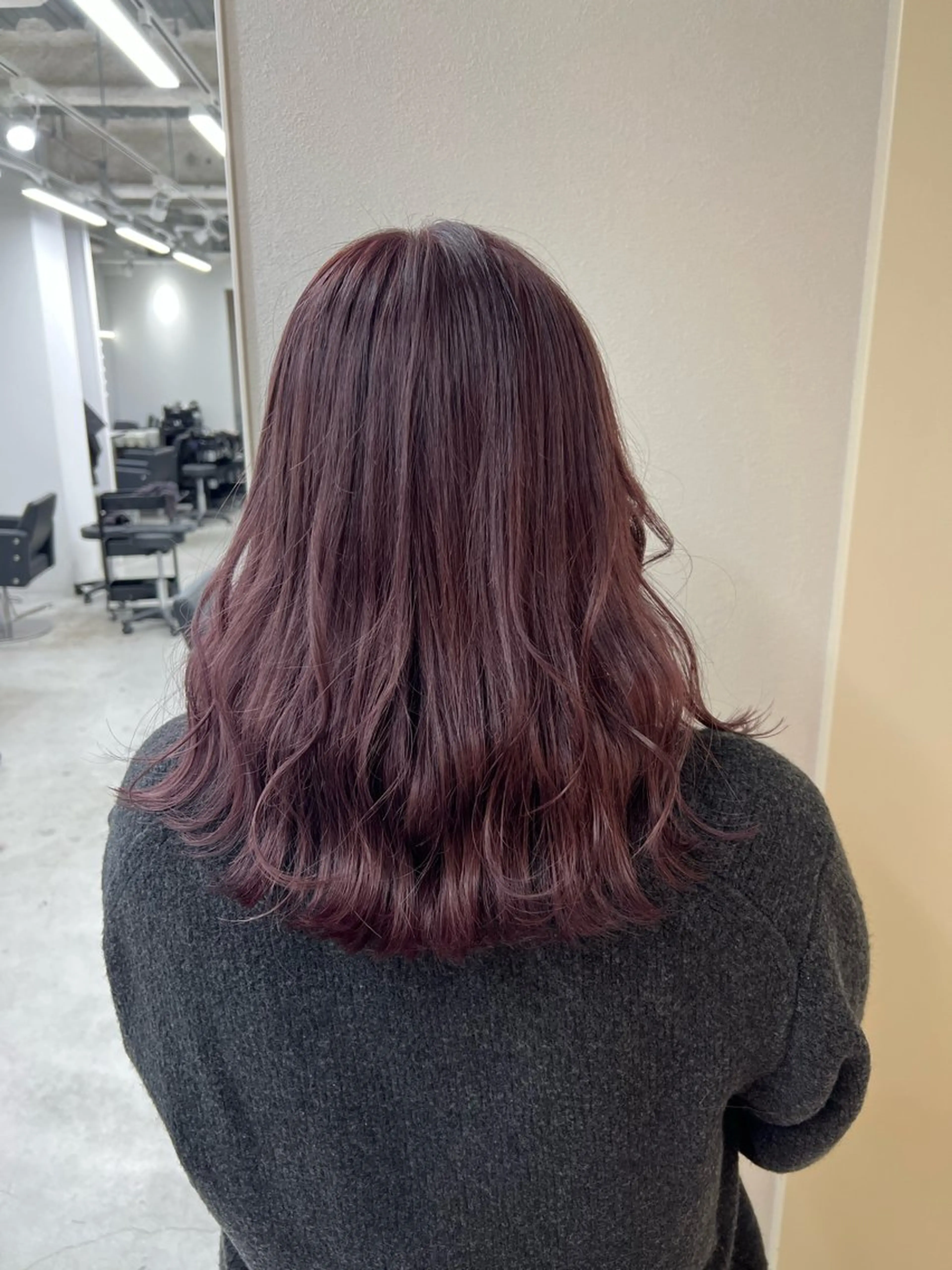 ミディアム ヘアカラー maya レイヤーカットのヘアスタイル