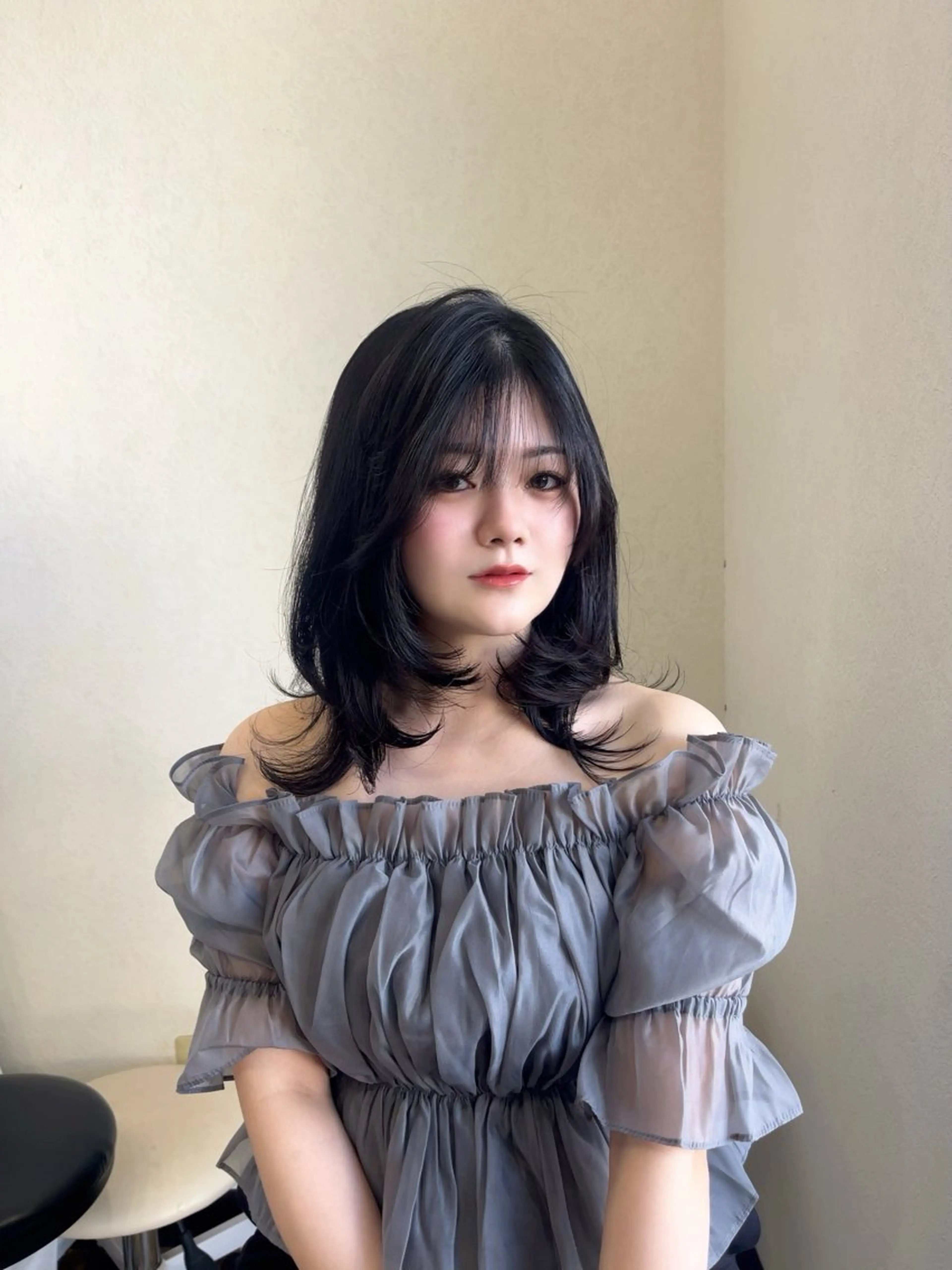 ミディアム カット 喜屋武 美月のヘアスタイル
