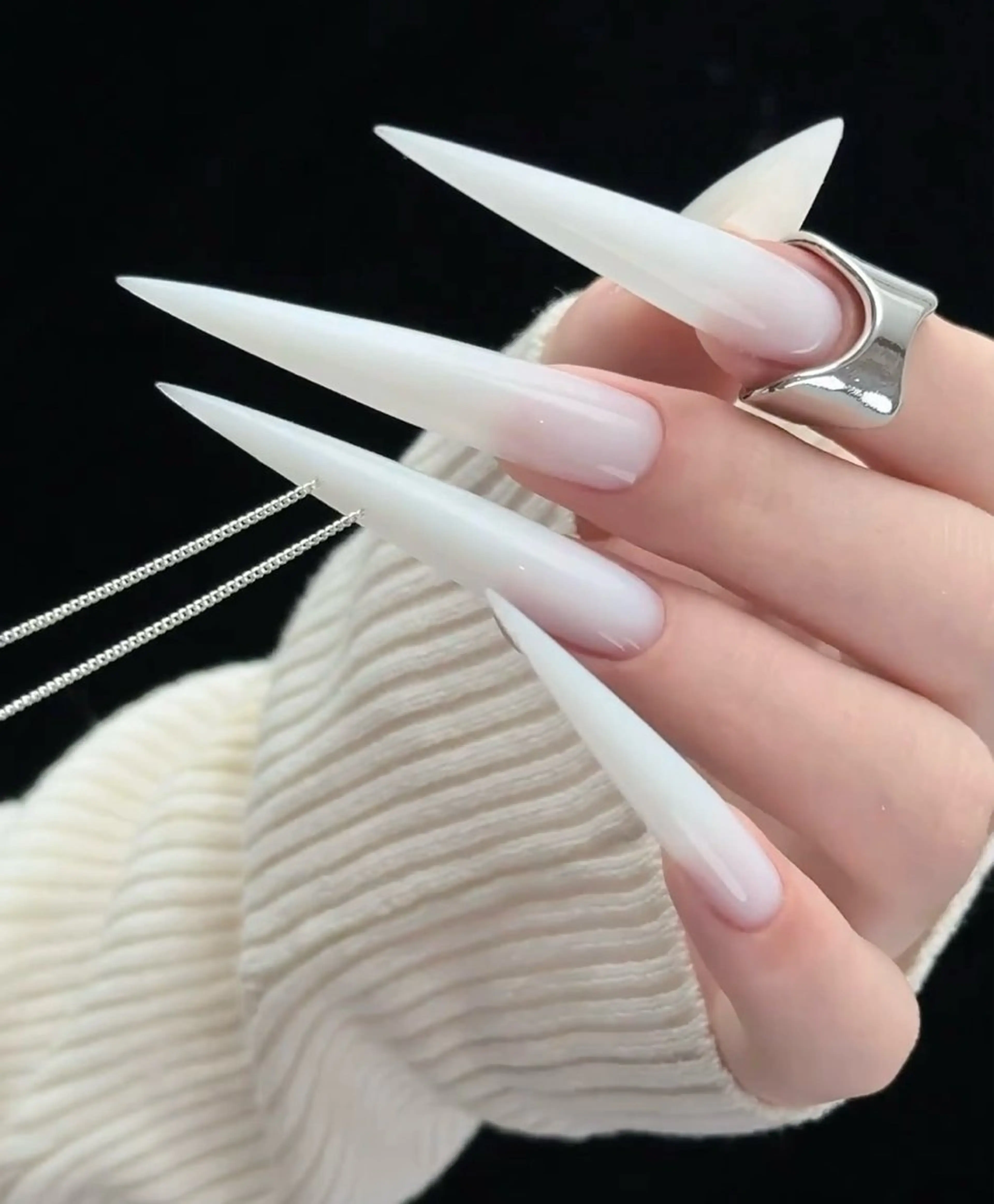 【長さだし込み】海外話題♡白女選べるホワイトネイルの写真