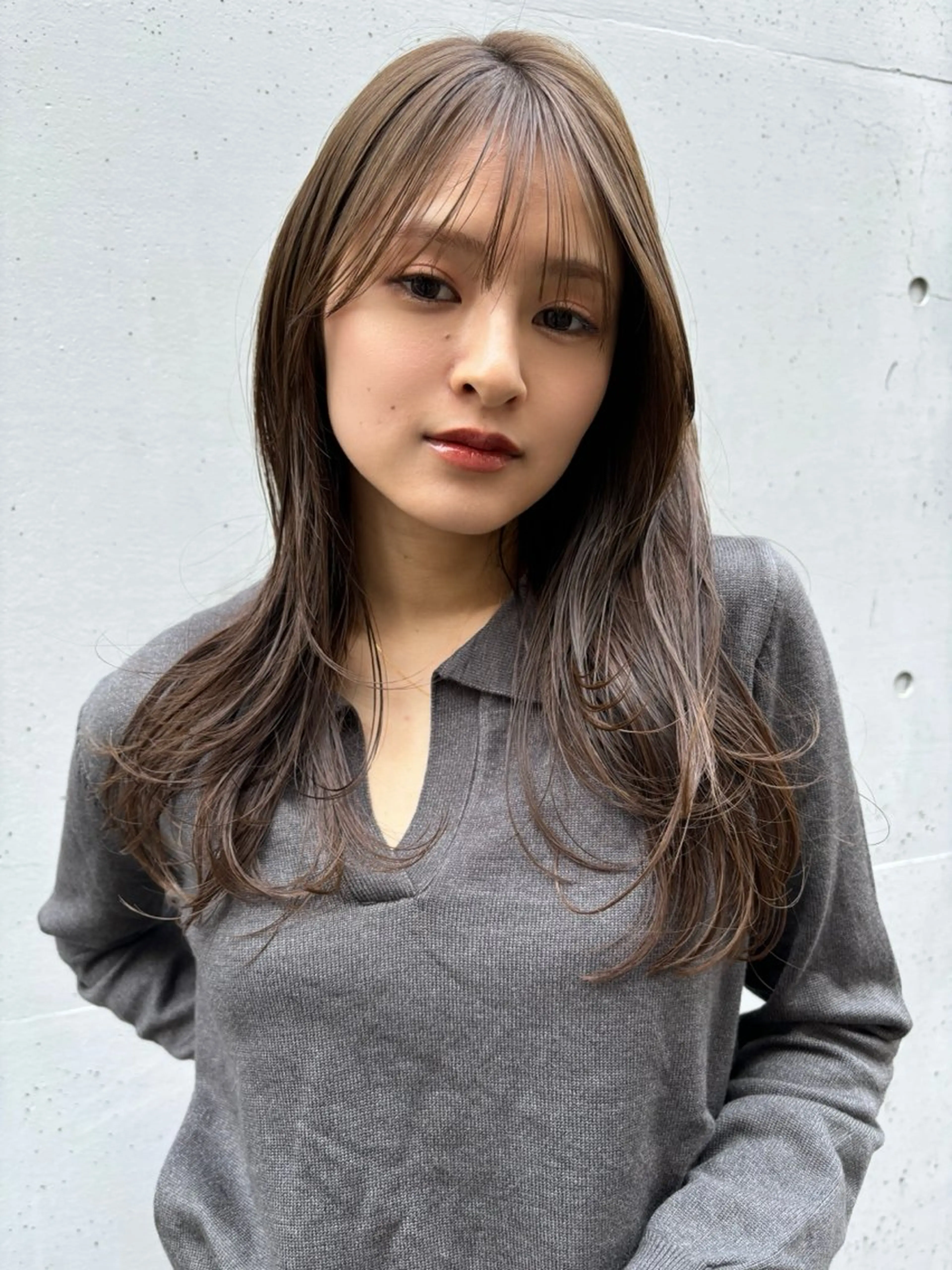 セミロング ひなこ / 艶カラーのヘアスタイル