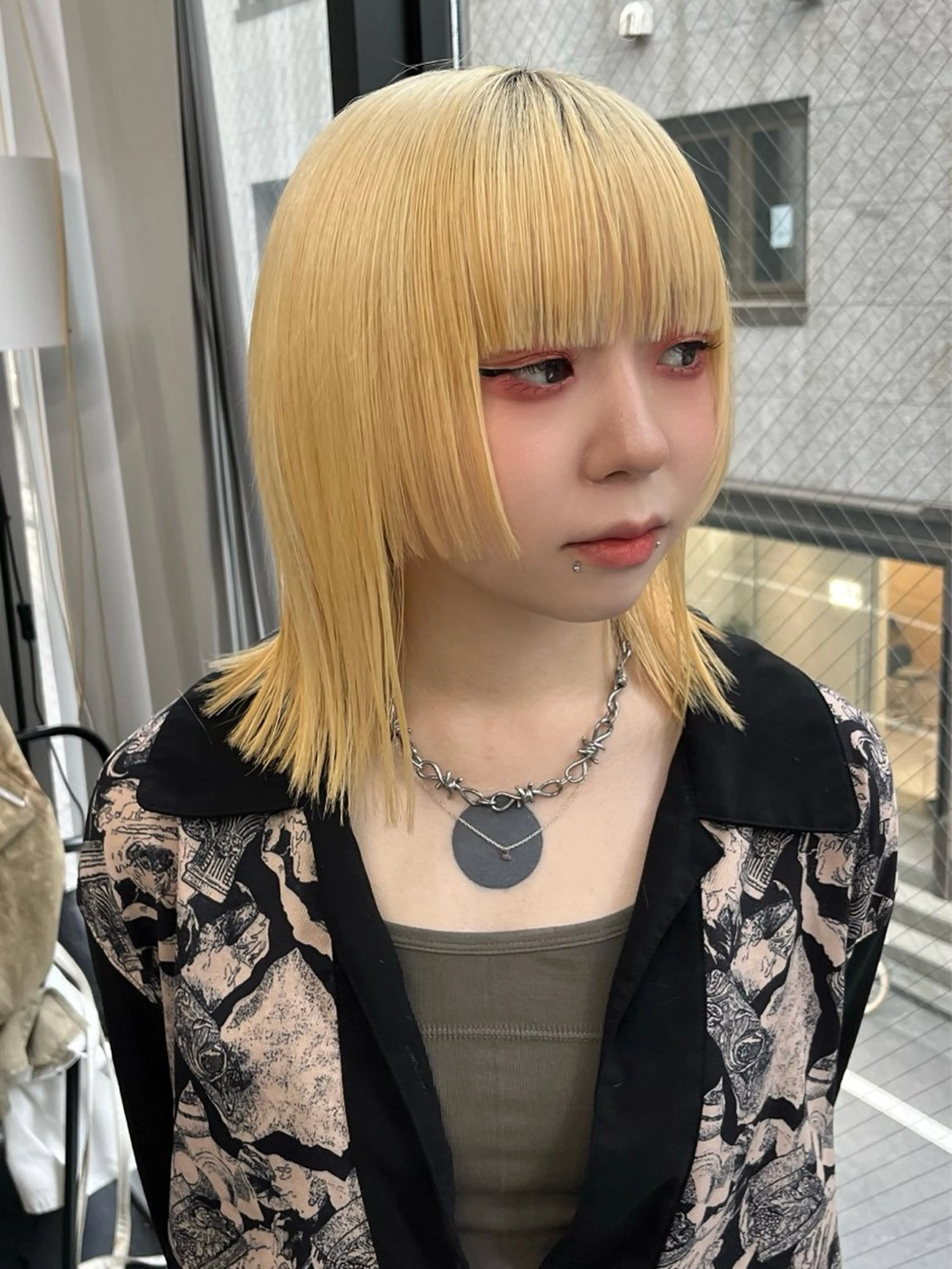 セミロング カラー ブロンド 顔まわりレイヤー 顔周りカット 姫カット レイヤーカット イツク ⚡️ ルーツ/ハイトーンのヘアスタイル