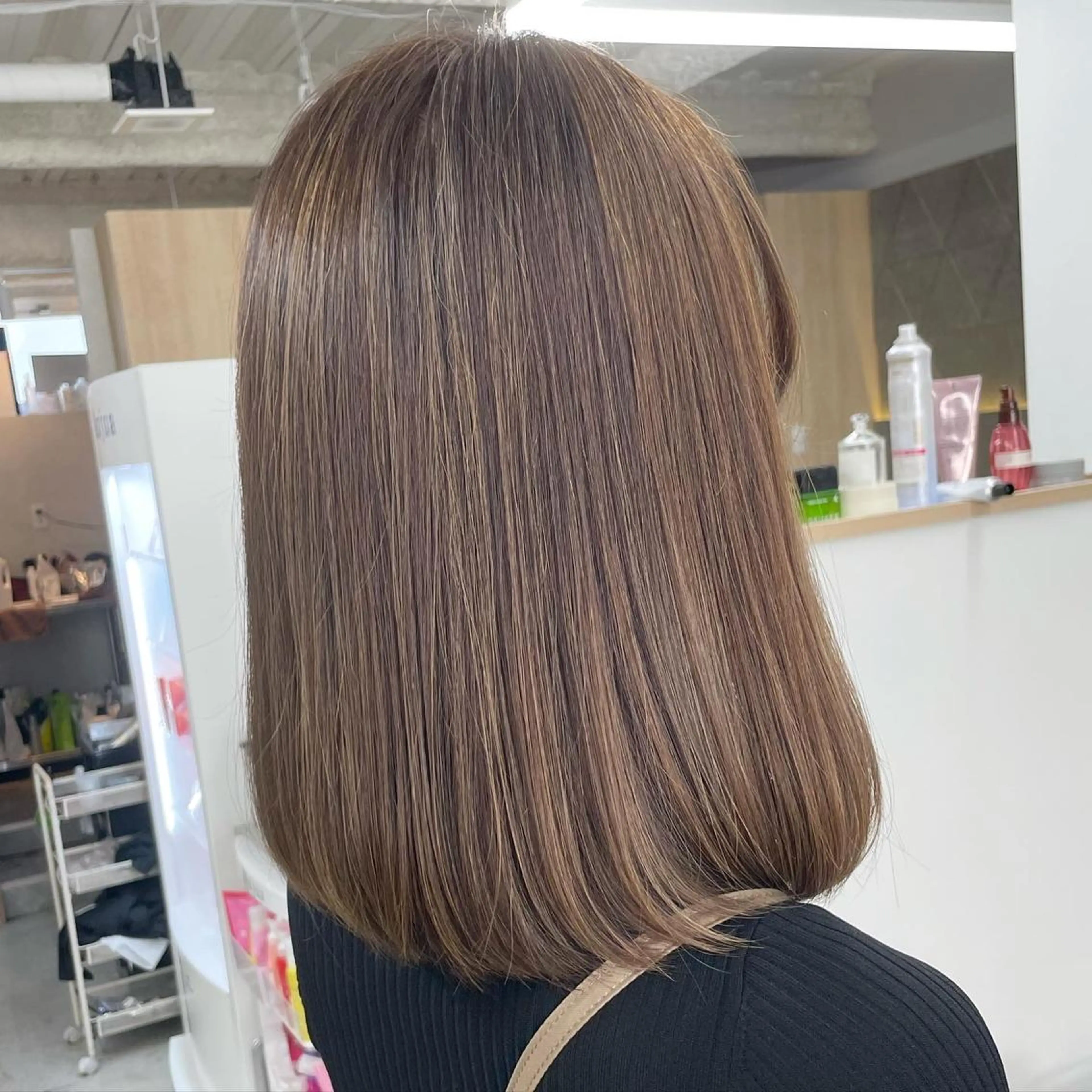 ミディアム カラー ハイライトカラー ハイライト ヘアカラー トリートメント Lull1人美容室 バレイヤージュのヘアスタイル