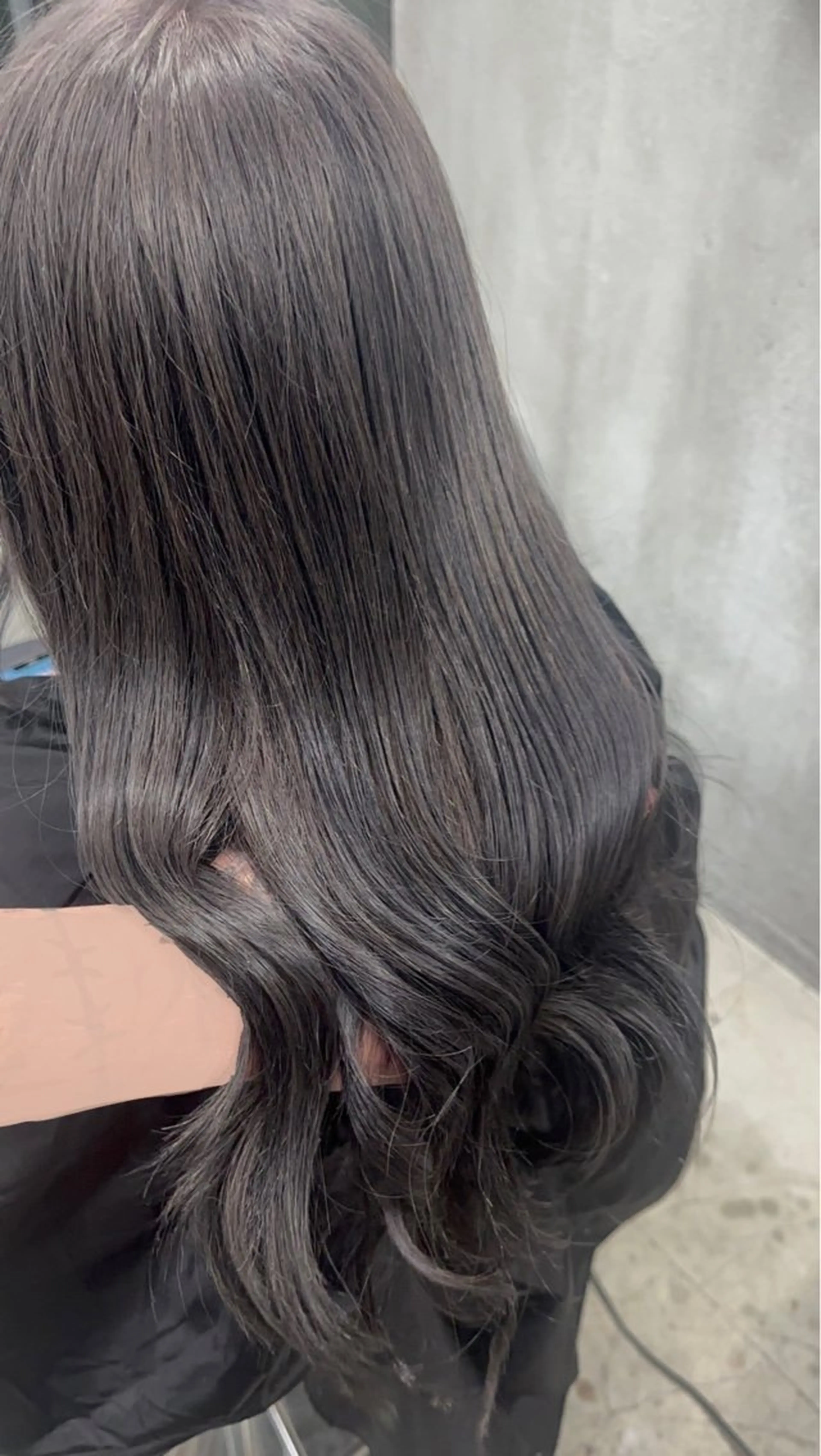 ロング ヘアカラー maya レイヤーカットのヘアスタイル