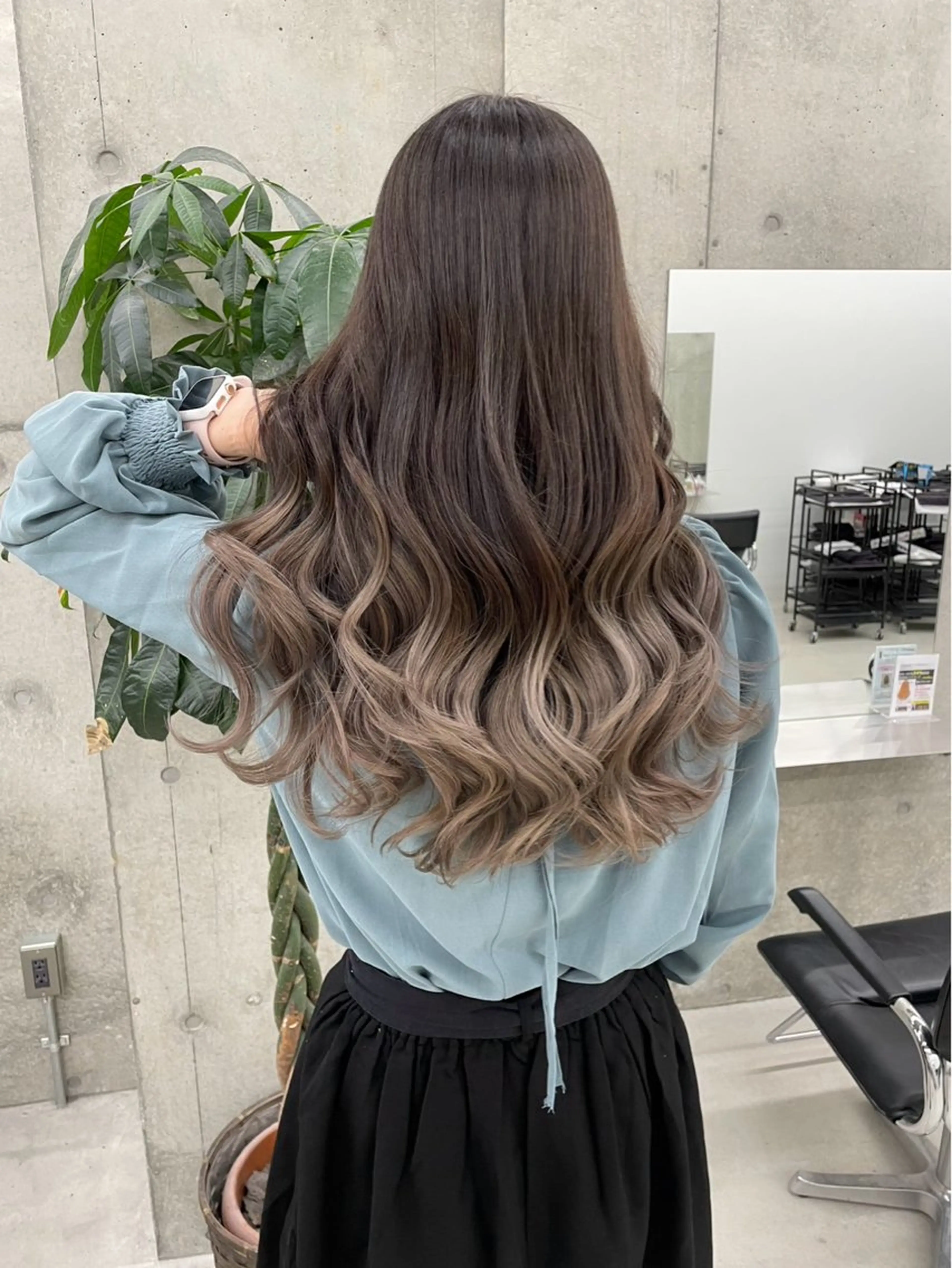 ミディアム カラー 服部 しおんのヘアスタイル