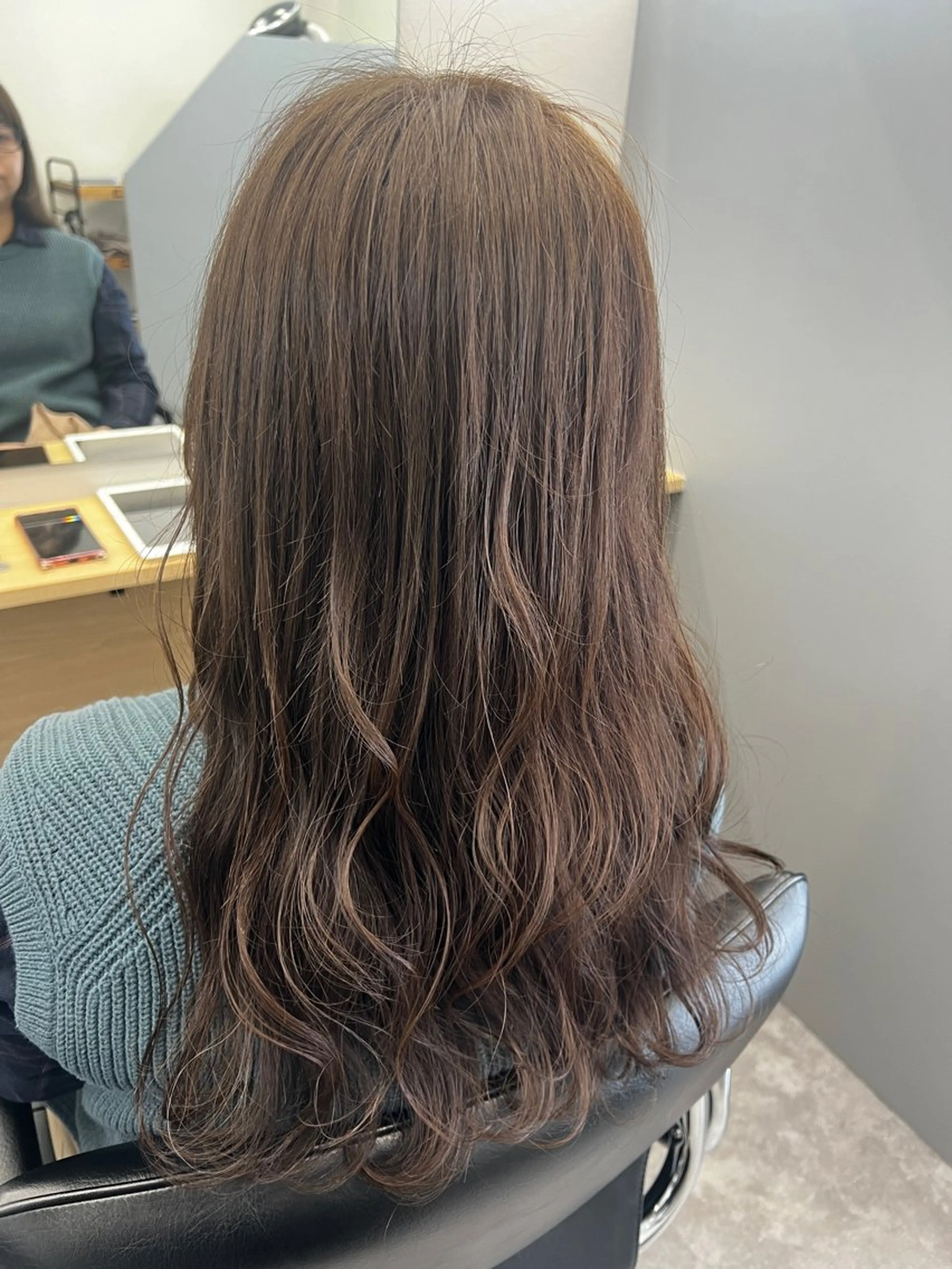 セミロング カラー パーマ 大塚 まなみのヘアスタイル