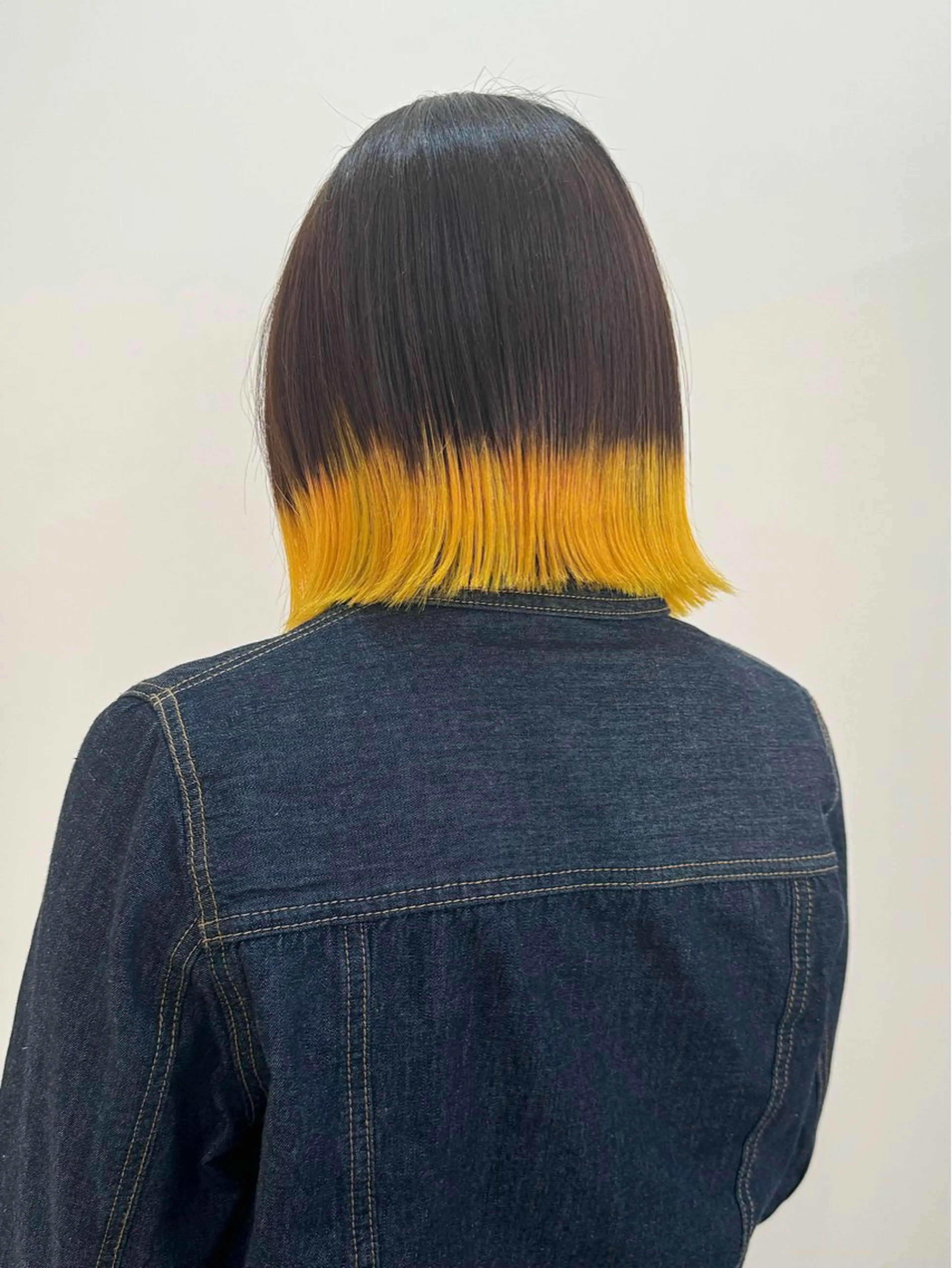 ミディアム カラー イエローカラー ヘアカラー 切りっぱなしボブ/ ブリーチカラー/大塚のヘアスタイル