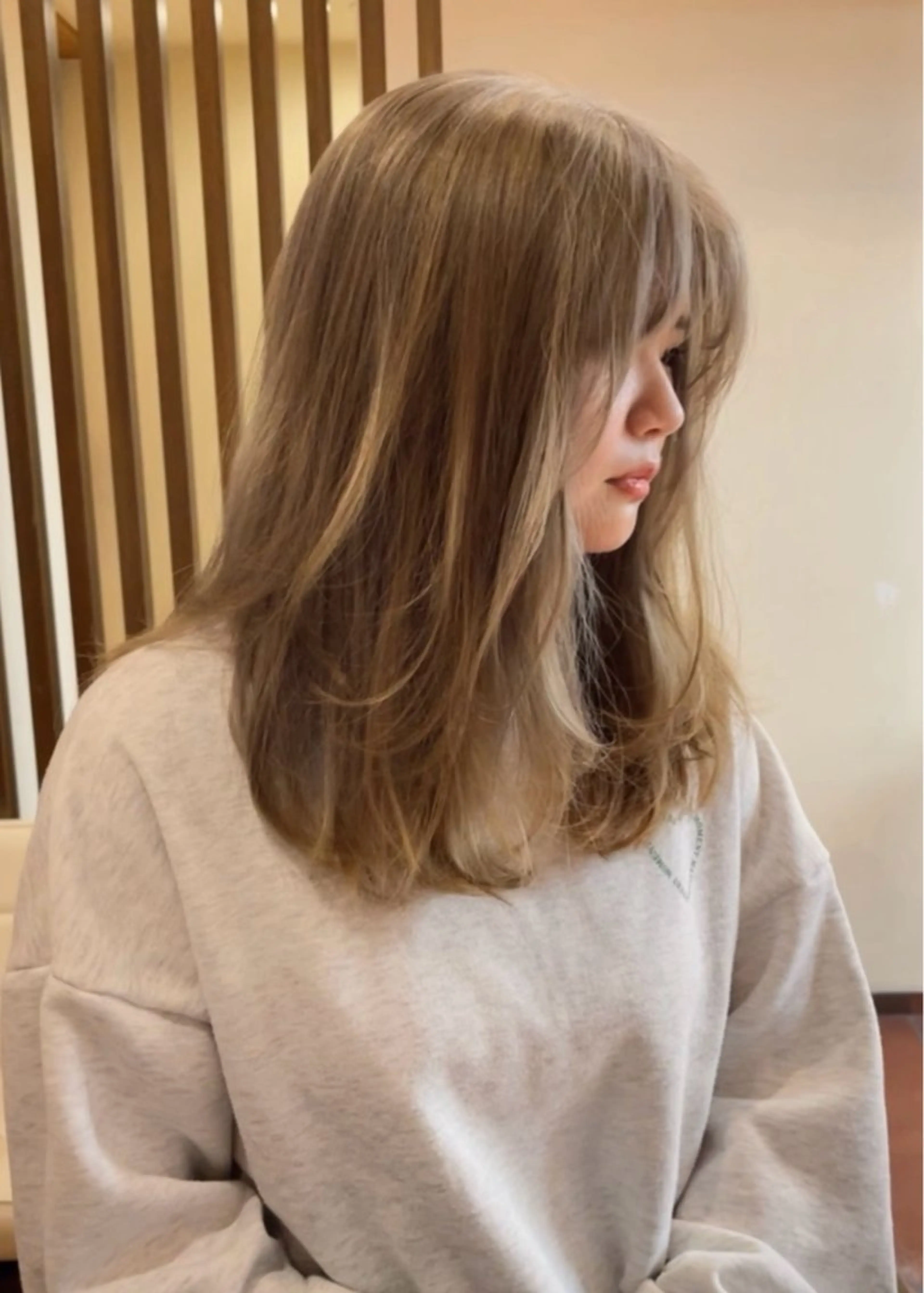 ミディアム カラー ベージュカラー ブリーチ カット ヘアカラー トリートメント 田室 和幸のヘアスタイル