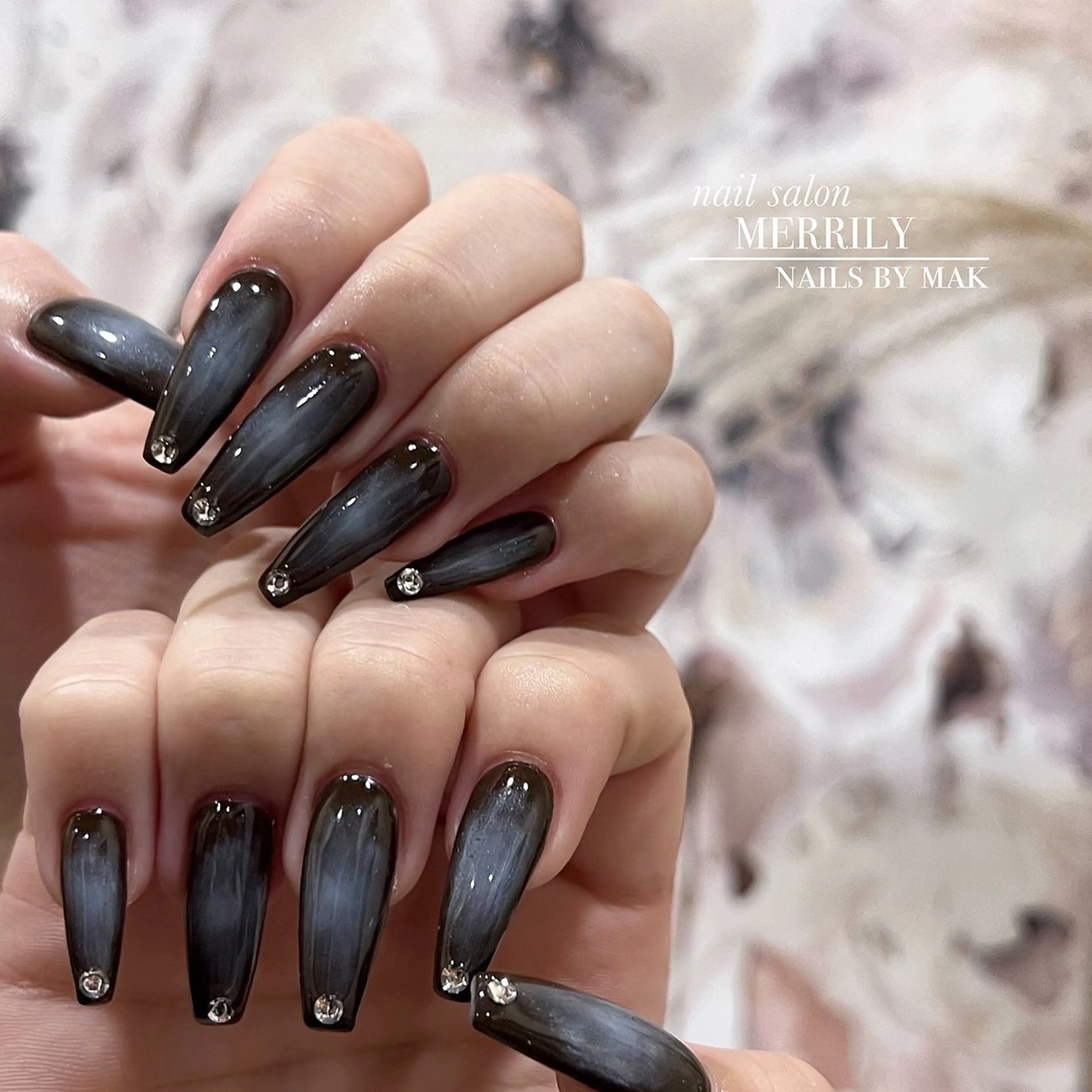 ネイル ブラウン チークネイル ホワイト ハンドネイル salon de Chéli所属・salon de Cheliのネイルデザイン