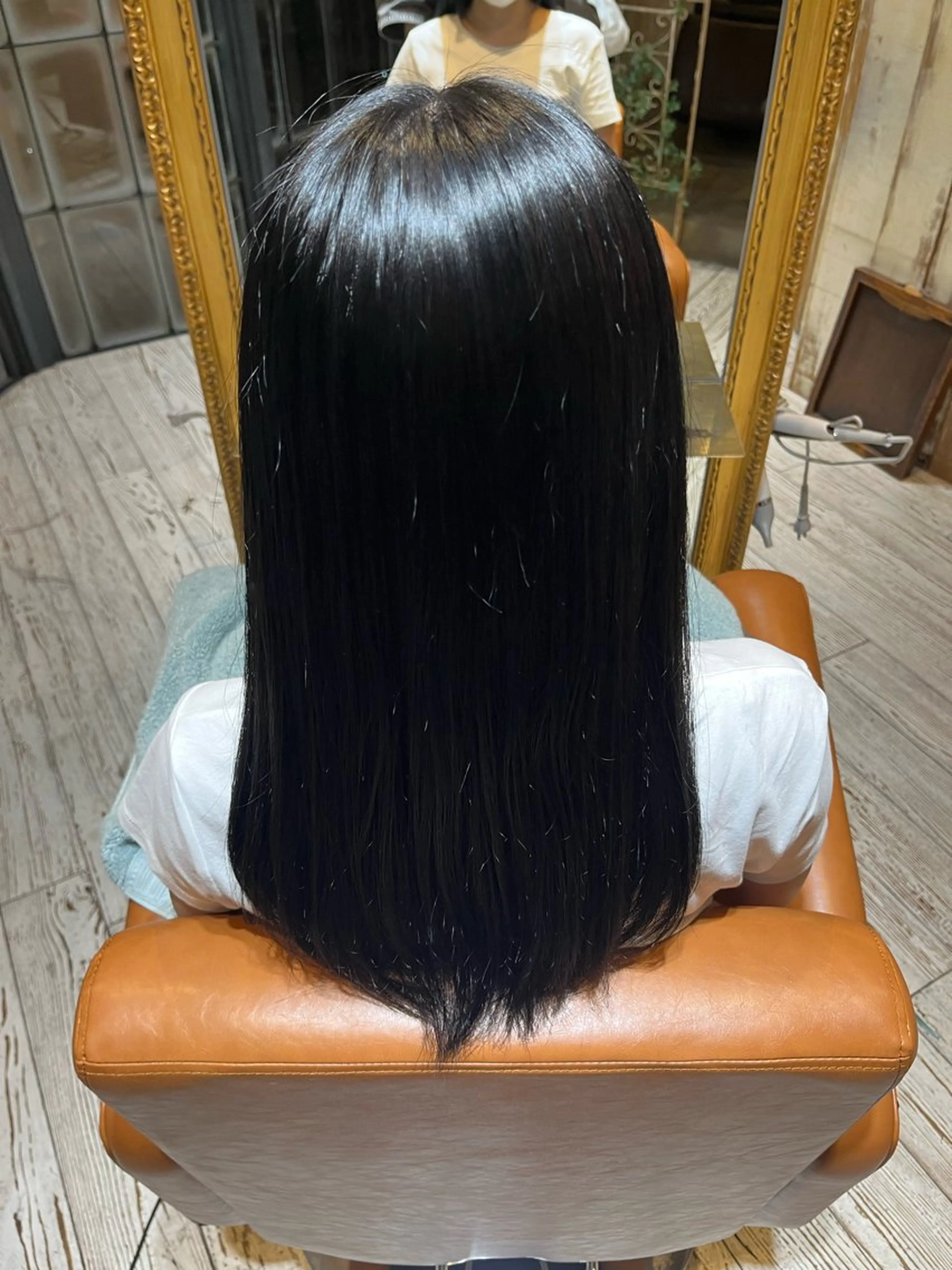 ロング カラー ブリーチ 美濃 咲穂のヘアスタイル
