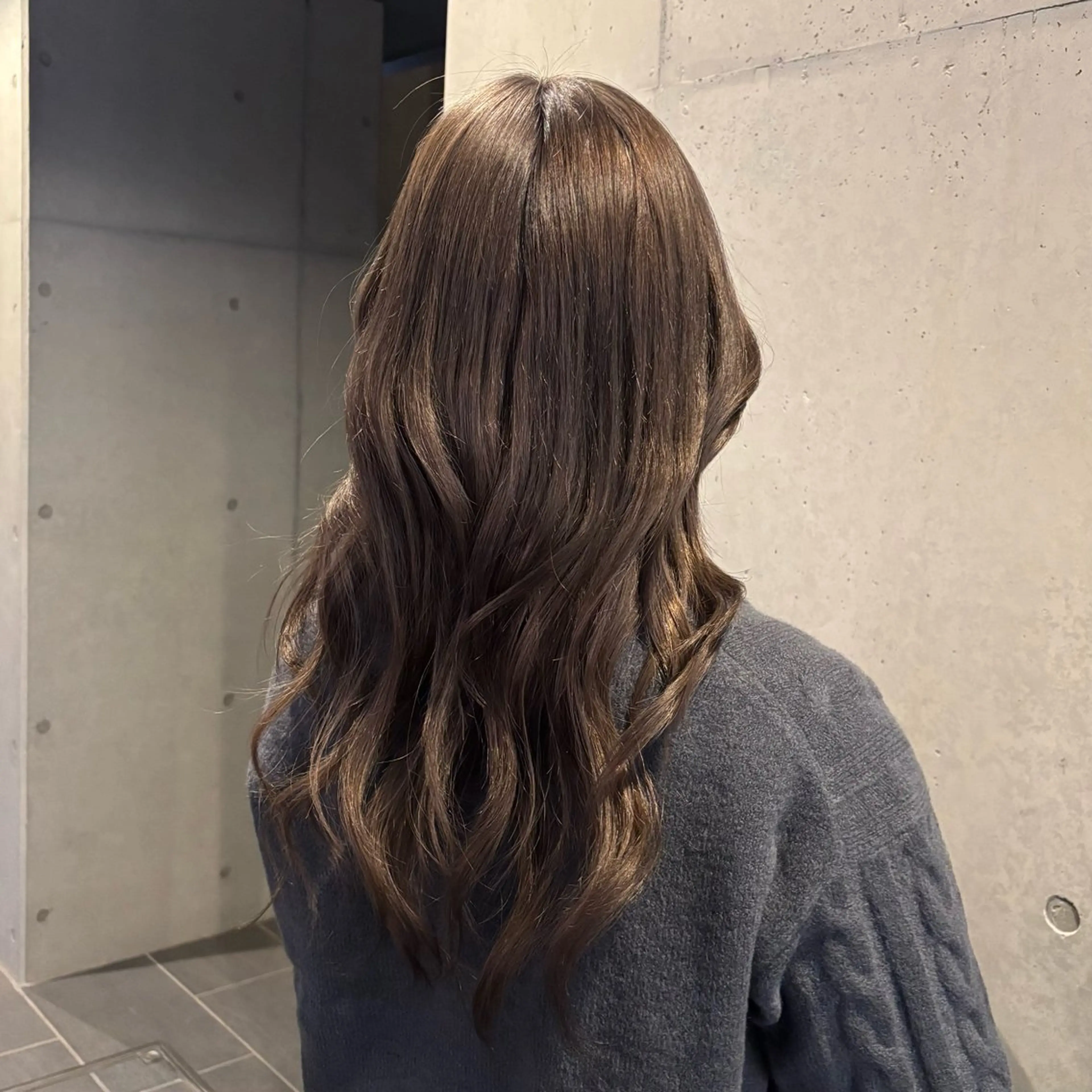 ロング カラー グレージュ ヘアカラー トリートメント 〖❁ちひろ| LEONID❁〗のヘアスタイル