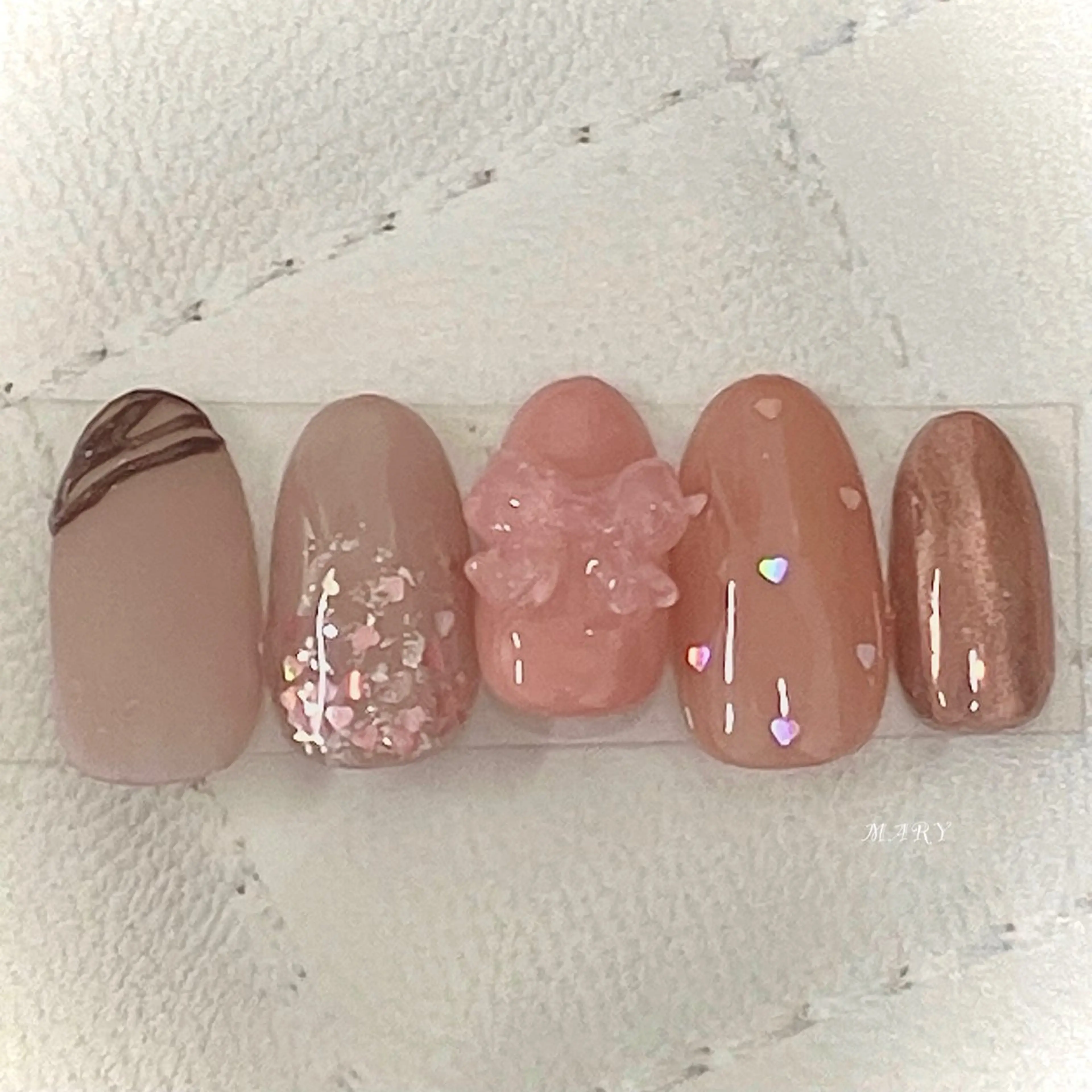 ネイル ブラウン ニュアンスネイル ピンク リボン バレンタイン ハンドネイル Mary nail .narumiのネイルデザイン