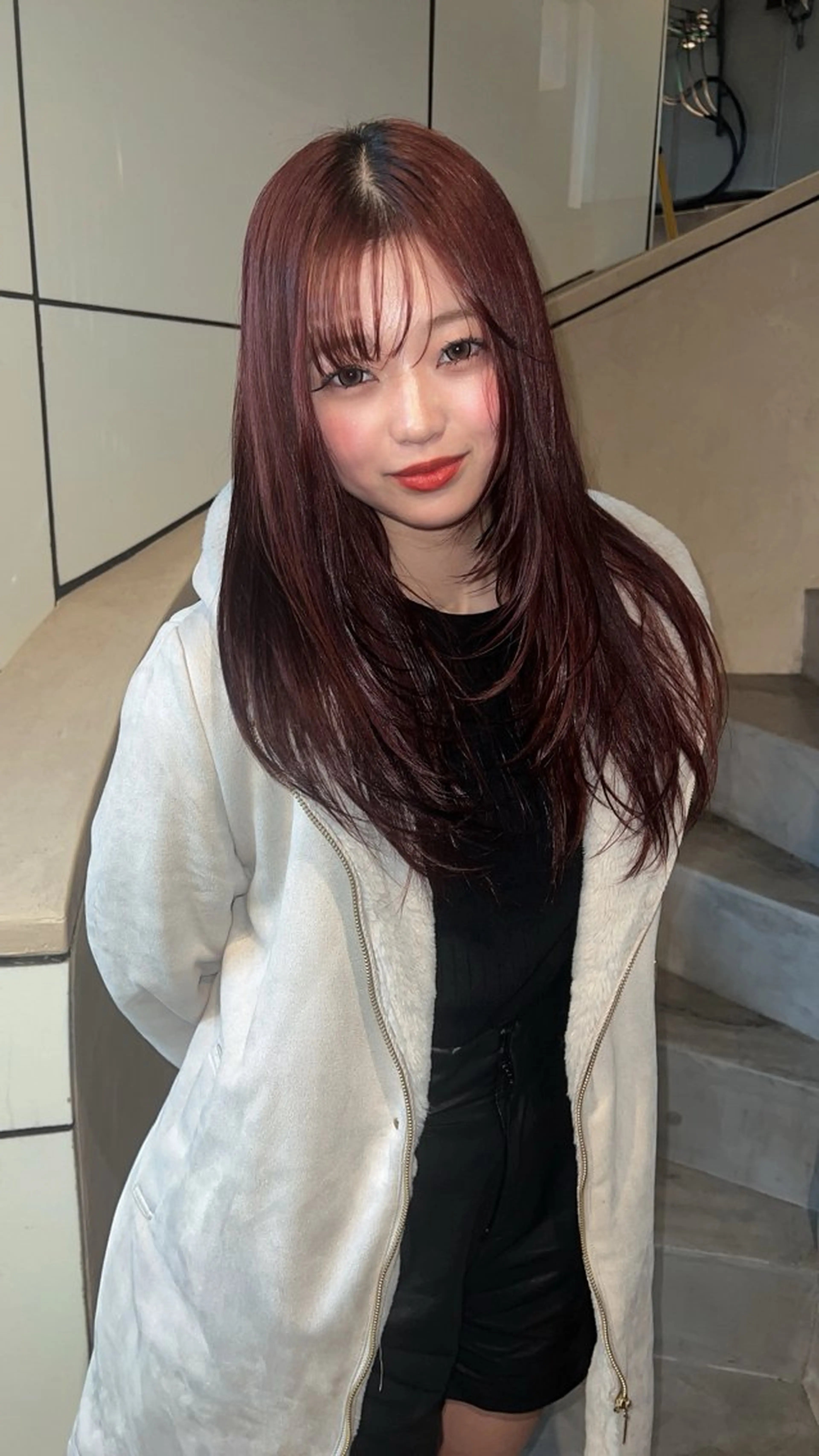 ロング カラー レッドカラー レイヤーカット ayaka🫧 梅田ダブルカラーのヘアスタイル