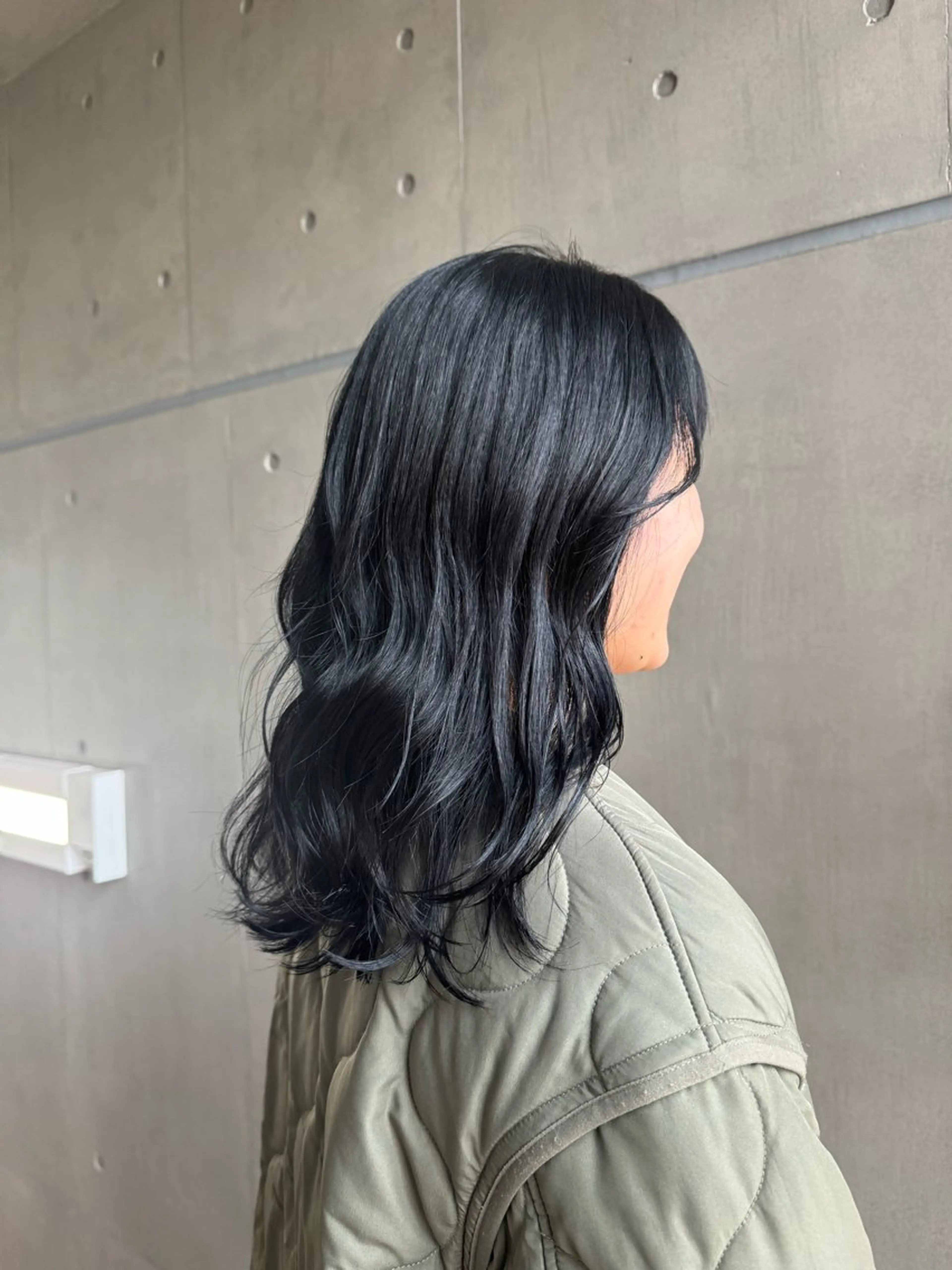 セミロング カラー 黒髪 ブルーカラー ブルーブラック 透明感カラー🪡🤍 nanao🤍🪡のヘアスタイル