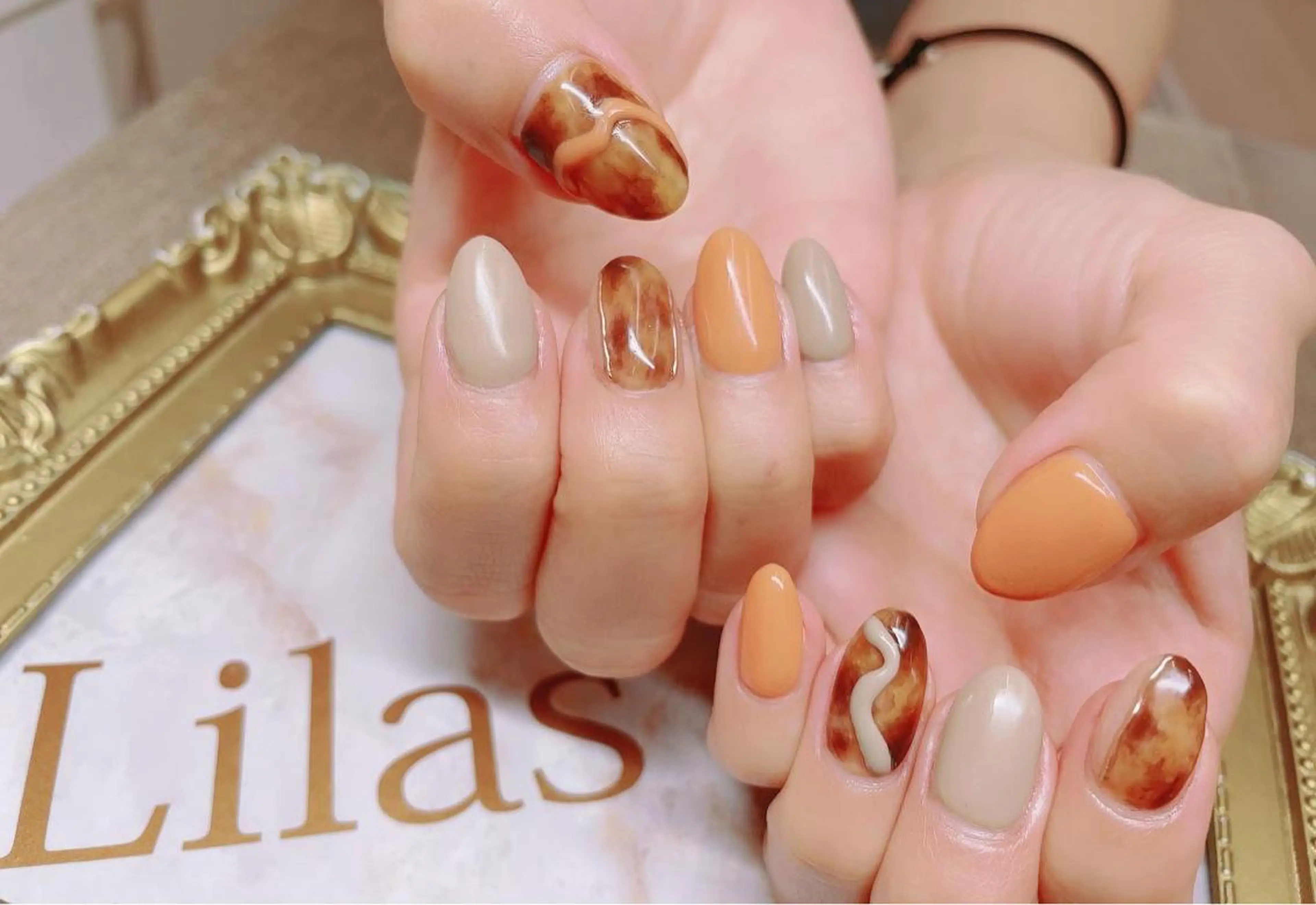 ネイル べっ甲ネイル ブラウン ジェルネイル ゴールド ハードジェル Lilas Nailのネイルデザイン