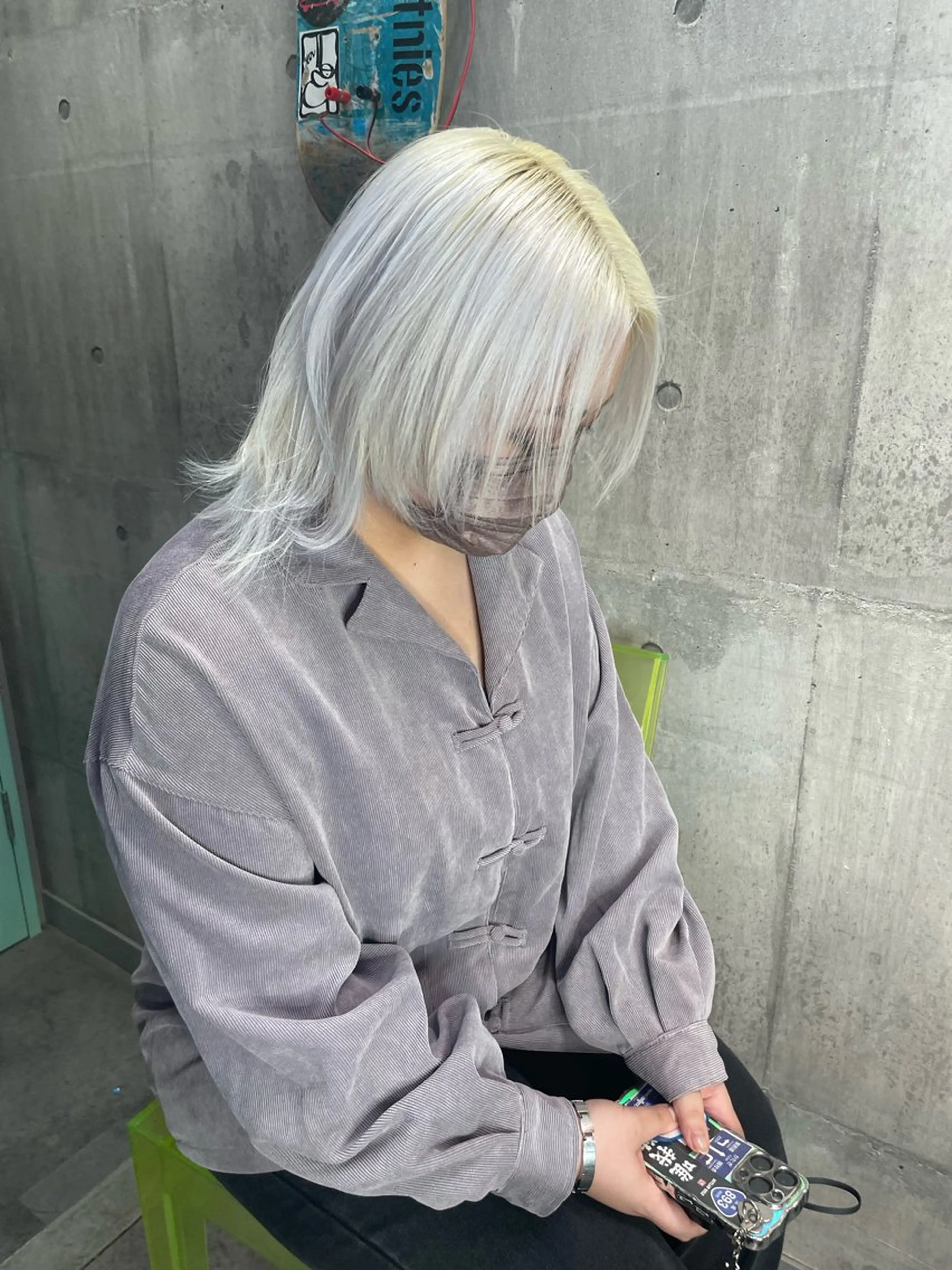 ミディアム カラー ブリーチ ウルフカット ホワイト&レイヤーカ ットエクステ長畠俊輔のヘアスタイル