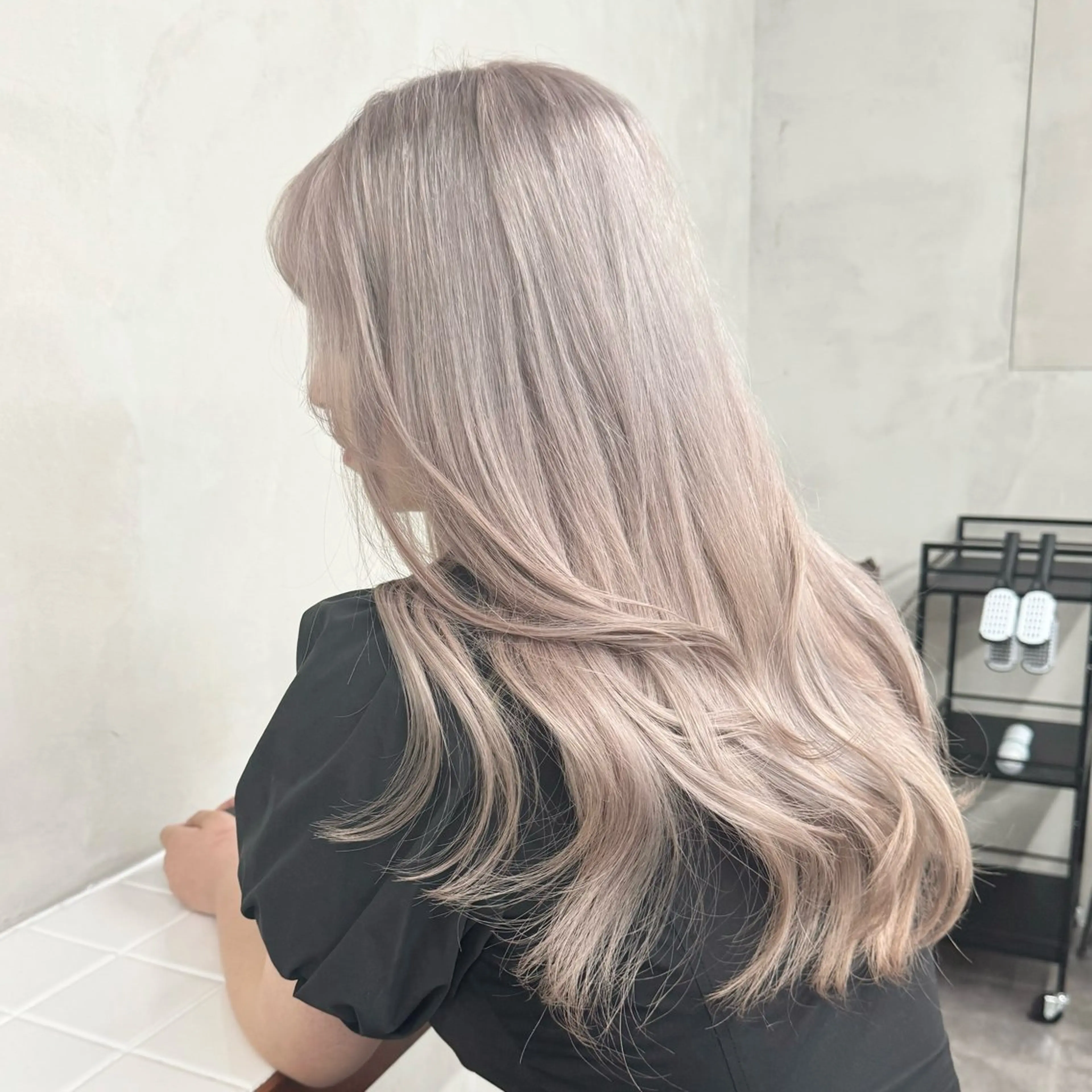 ロング カラー アッシュ ベージュカラー ブリーチ ブロンド ブラウンカラー カット ヘアカラー トリートメント nico TOKYO 渋谷所属・ブリーチ　ハイトーン 特化🌈フジタハルキのヘアスタイル