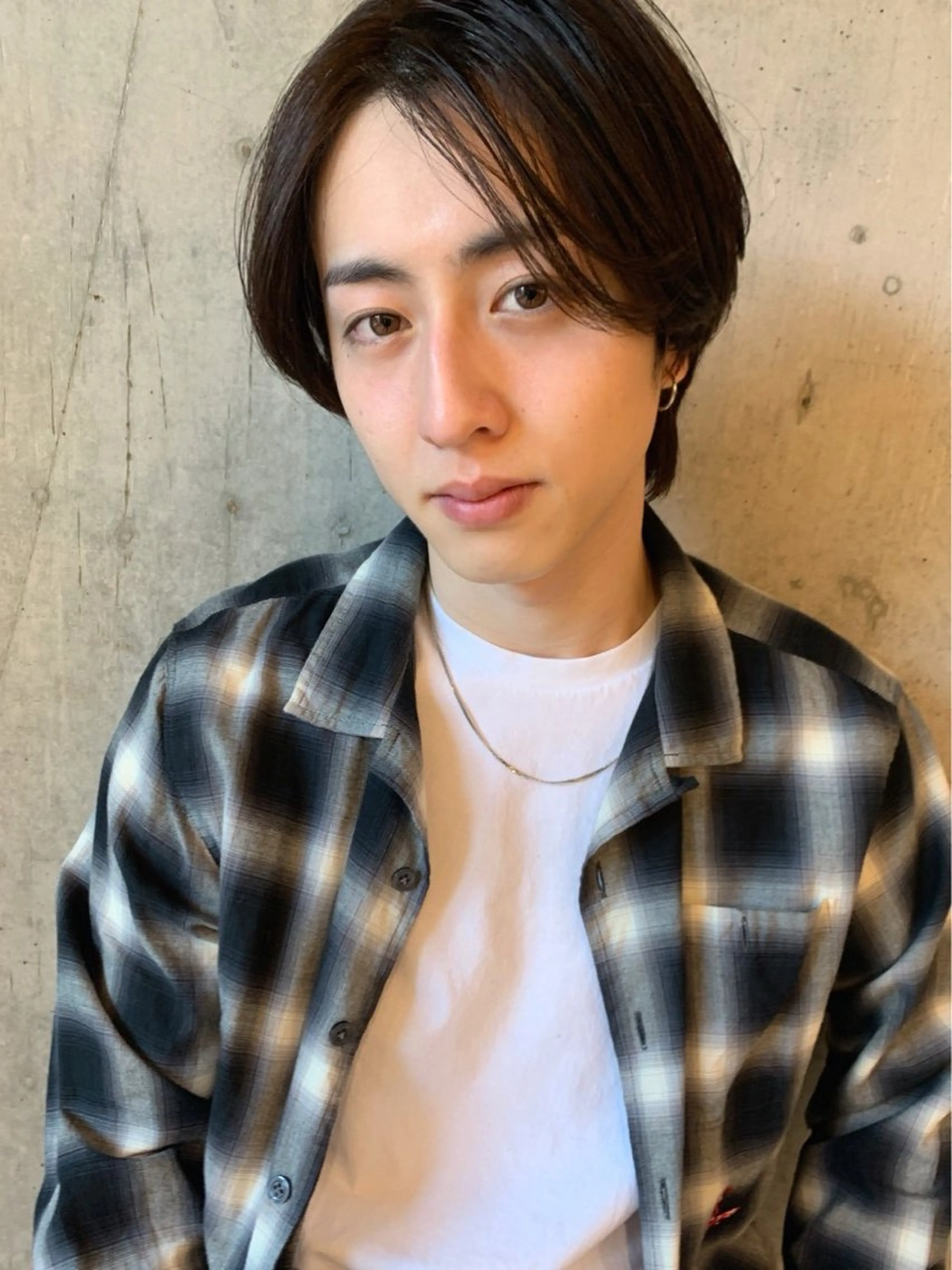 ミディアム カラー メンズ センターパート 刈り上げ 黒髪 ブルーカラー ブルーブラック カット ヘアカラー ヘッドスパ メンズ特化🔥木下 晃徳のヘアスタイル