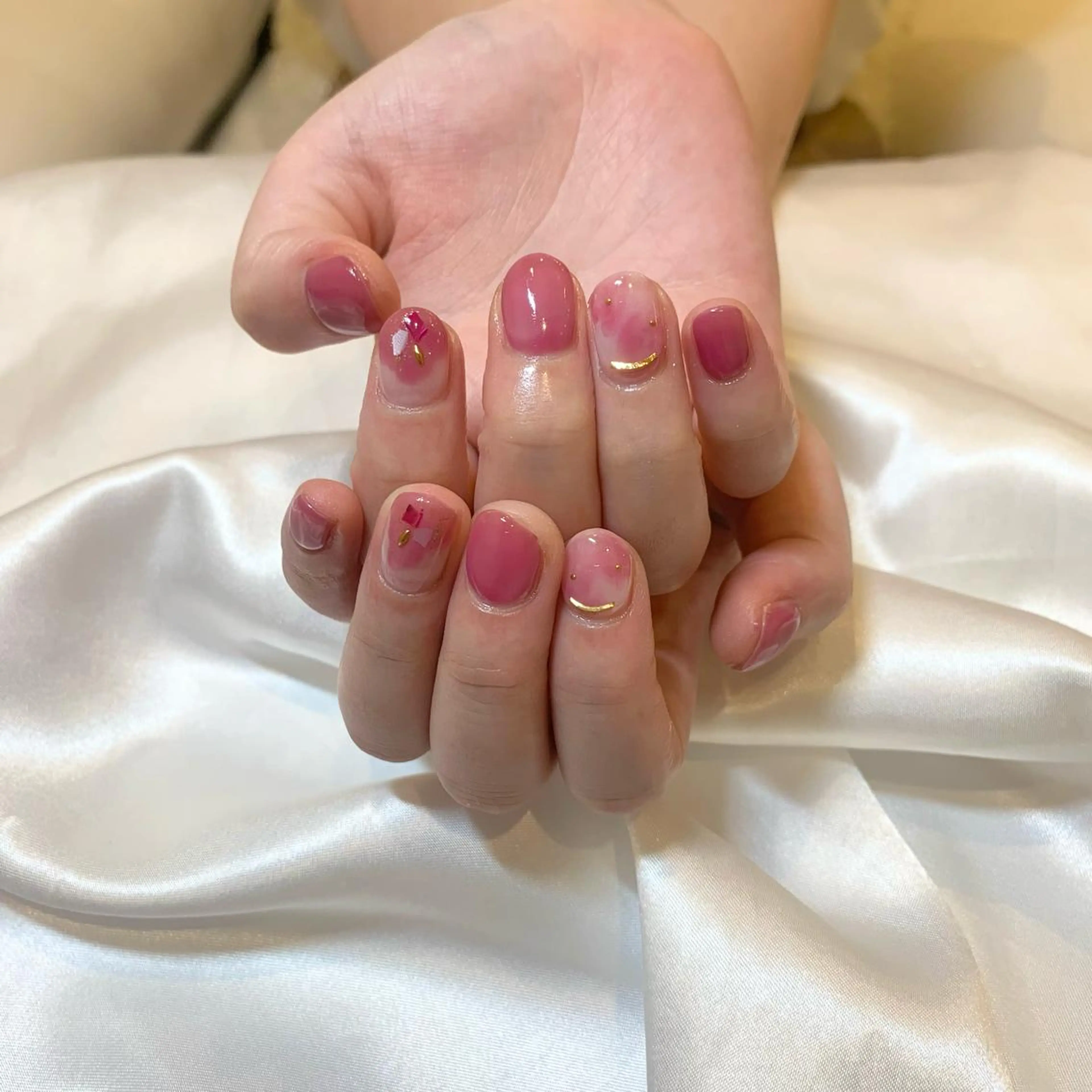 ネイル フラワーネイル ニュアンスネイル ピンク パープル ショートネイル ハンドネイル ui nailのネイルデザイン