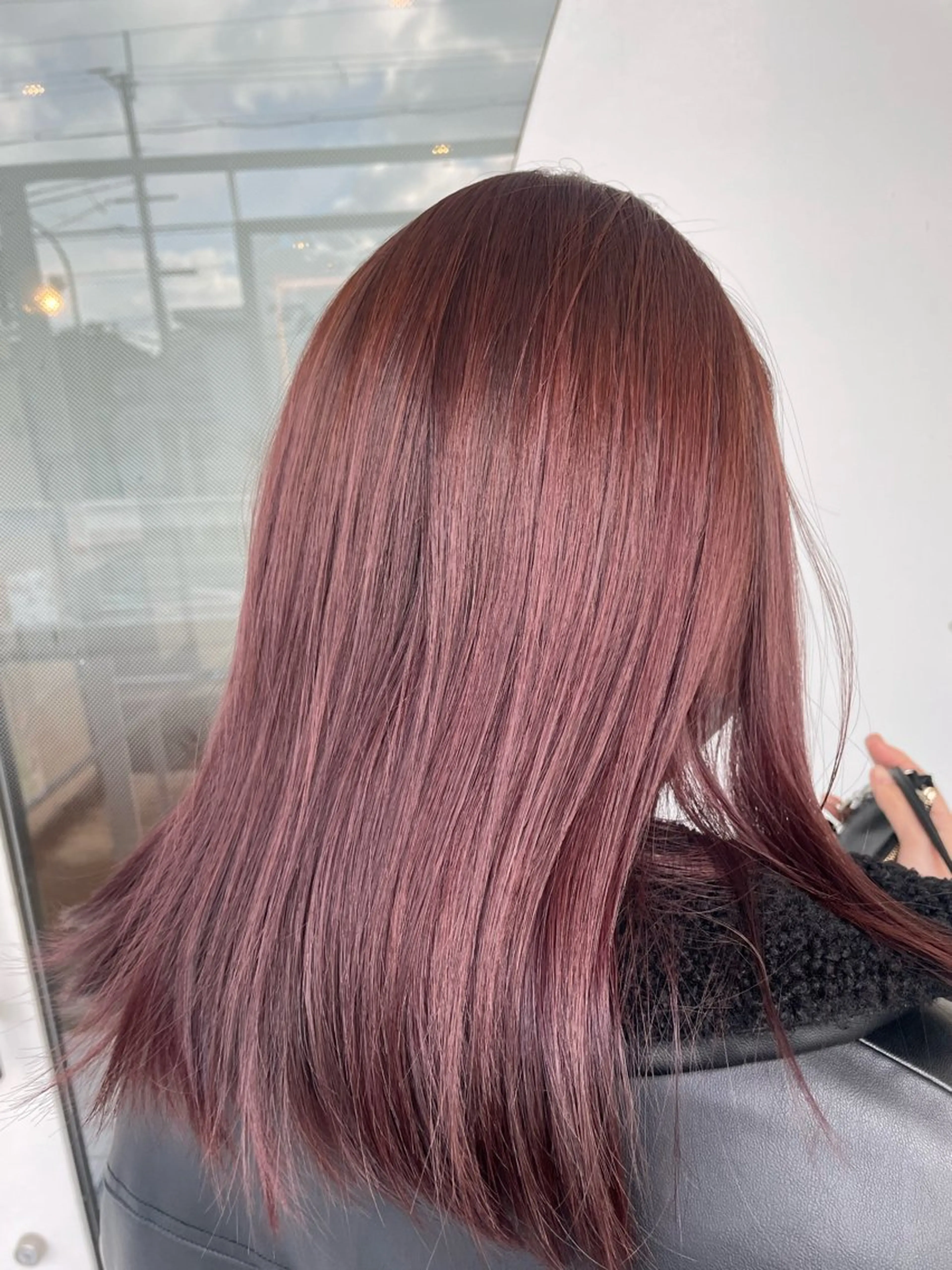 セミロング カラー 平 真亜里のヘアスタイル