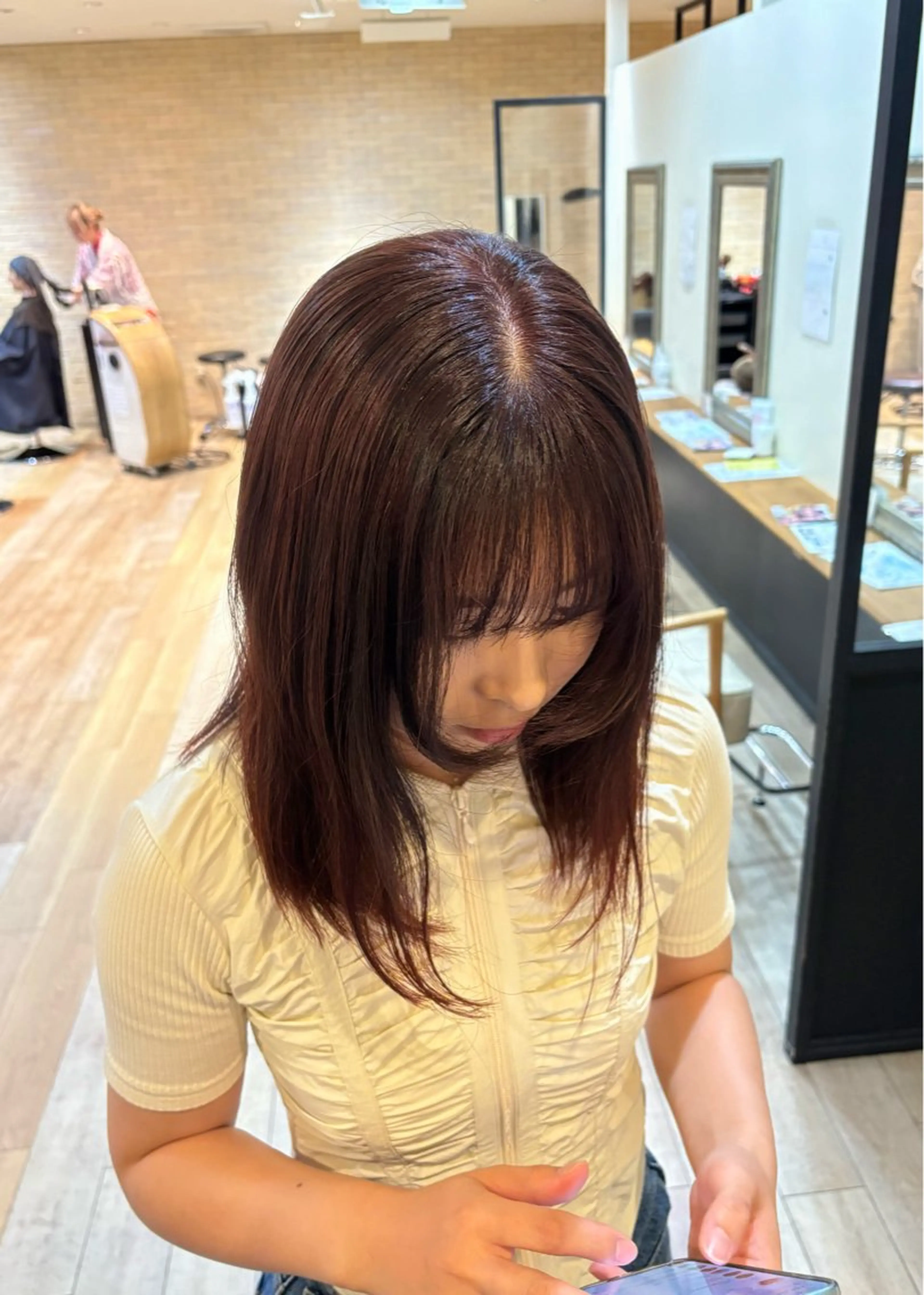 カラー ヘアカラー トリートメント しおり🍬 KOKORO🤍のヘアスタイル