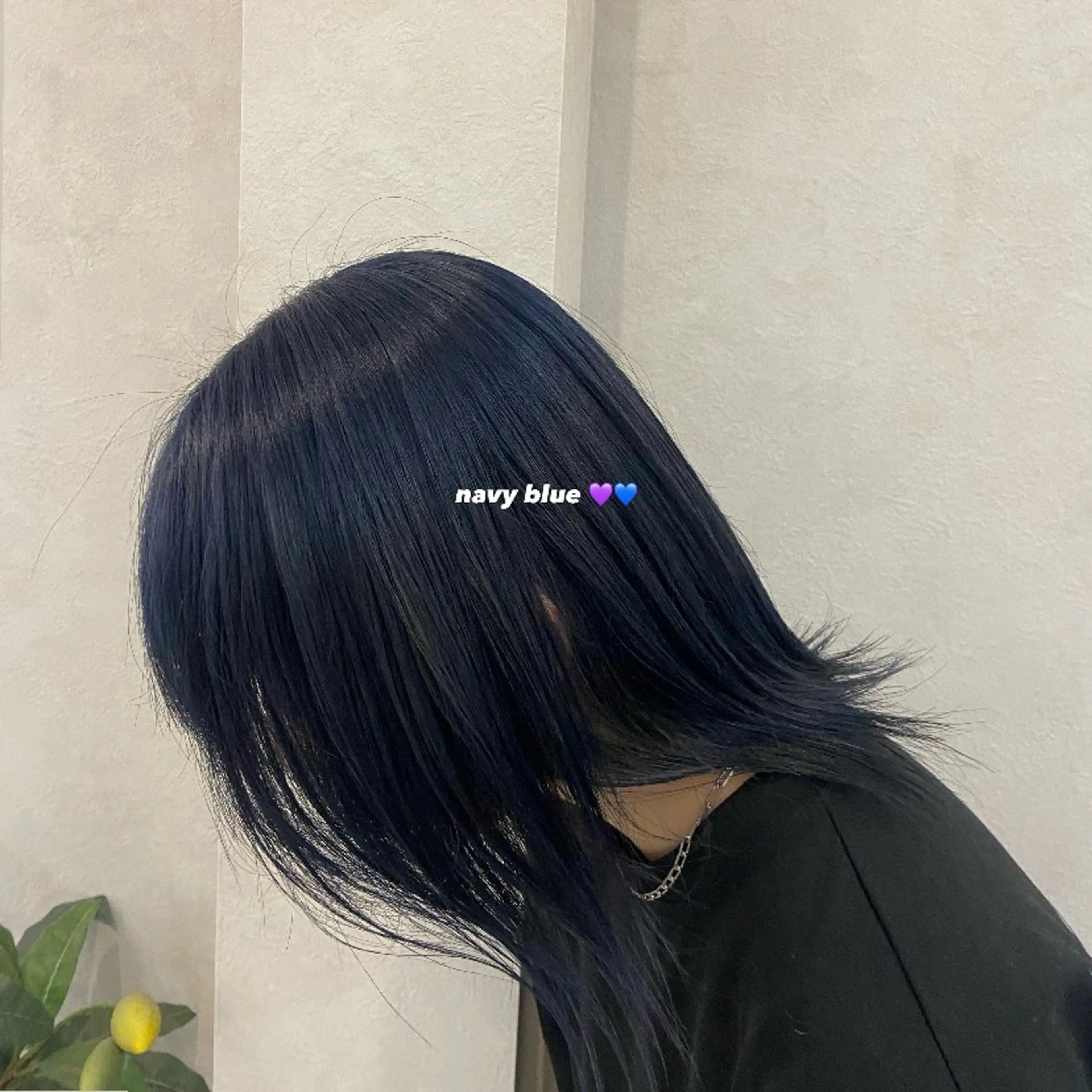 カラー ブリーチ ブルーカラー ネイビーカラー 若原 茉莉のヘアスタイル