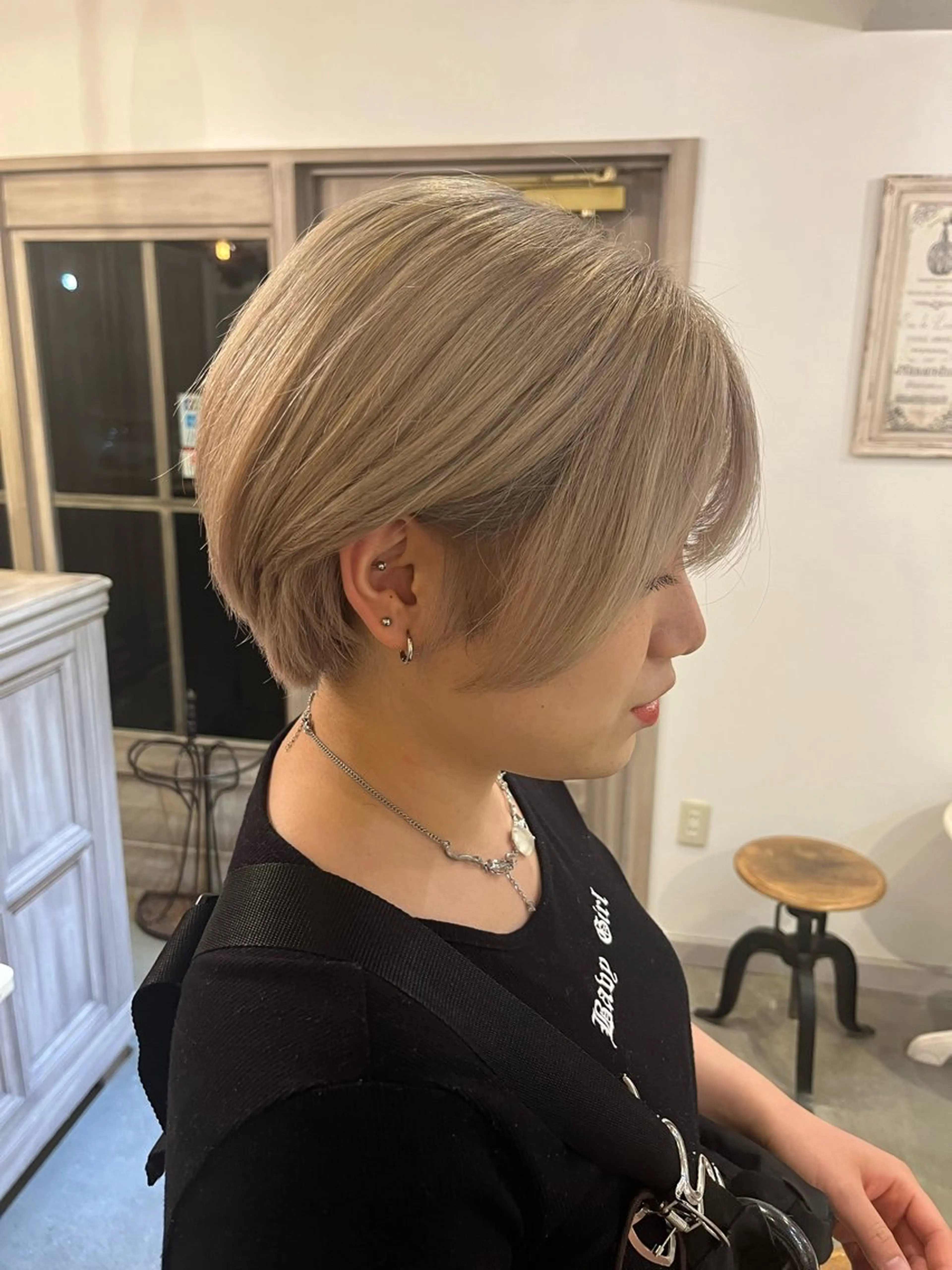 ショート カラー ナルセナツキ 👾ハイトーンのヘアスタイル