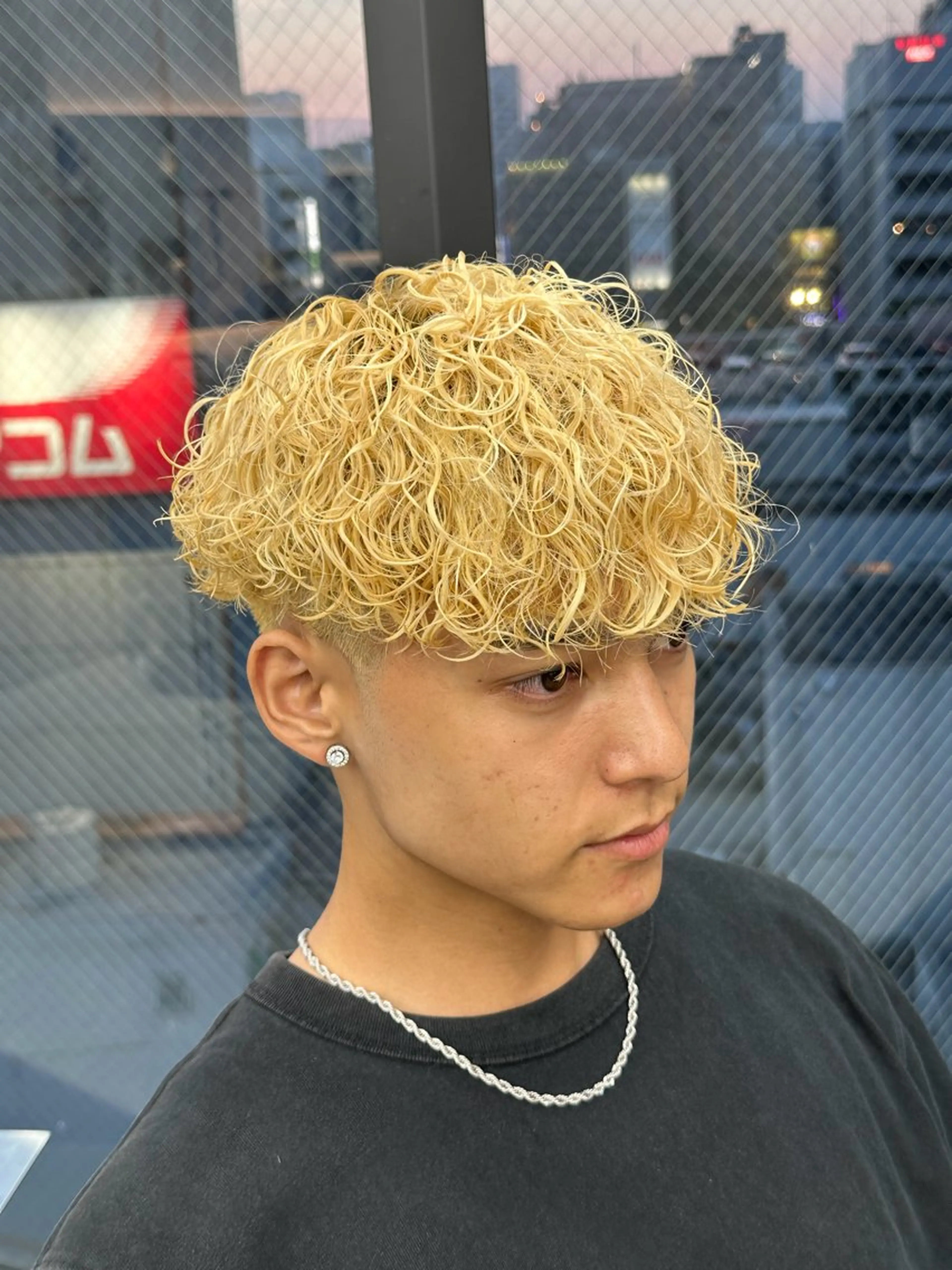 ショート カラー ブリーチ ヘアカラー fifth栄|波巻き 職人🌀ゆうとのヘアスタイル