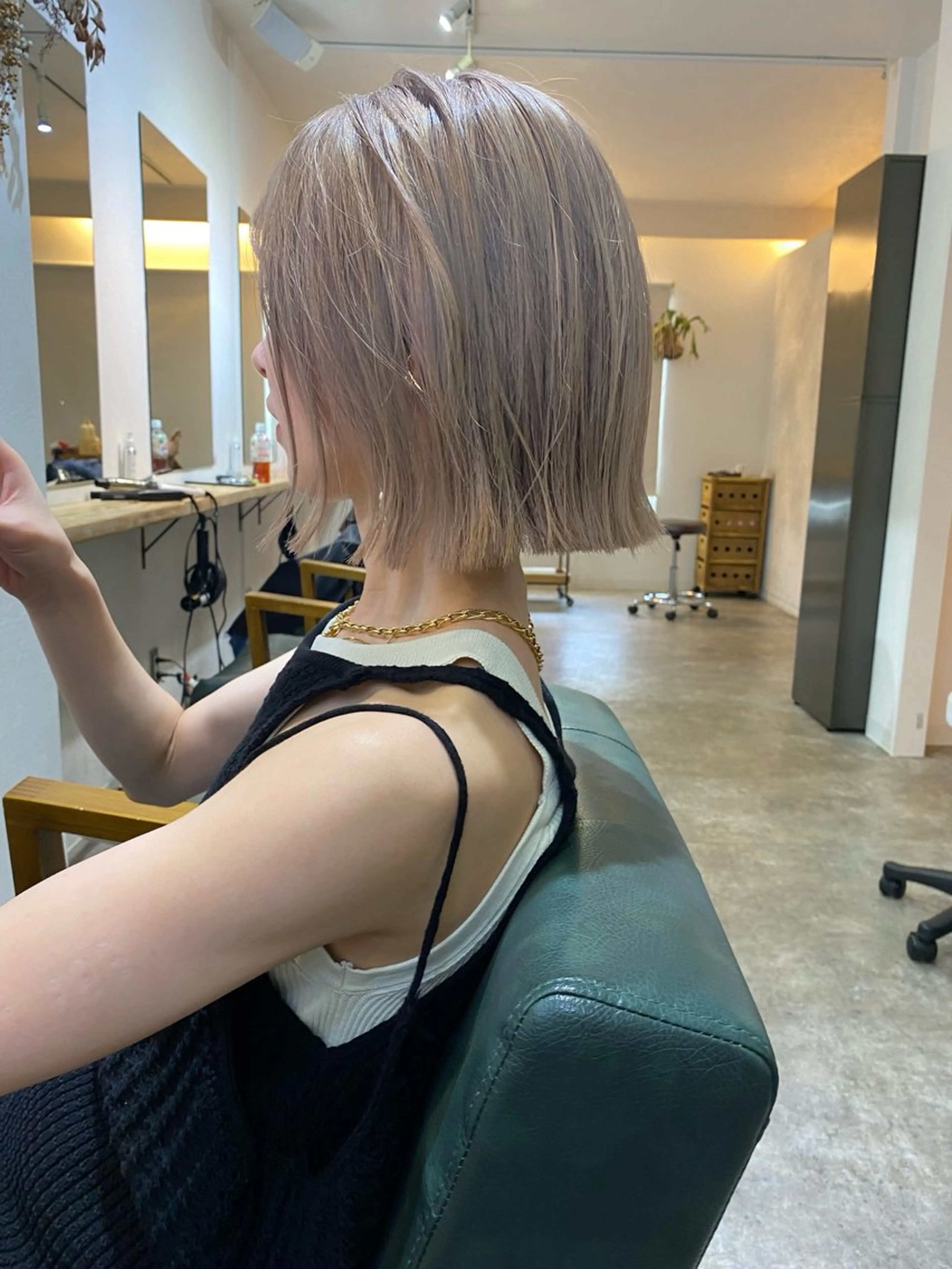 ショート カラー ベージュカラー ホワイトベージュ カット ヘアカラー トリートメント 森貴裕/ベージュ/ パーマ/オリーブのヘアスタイル