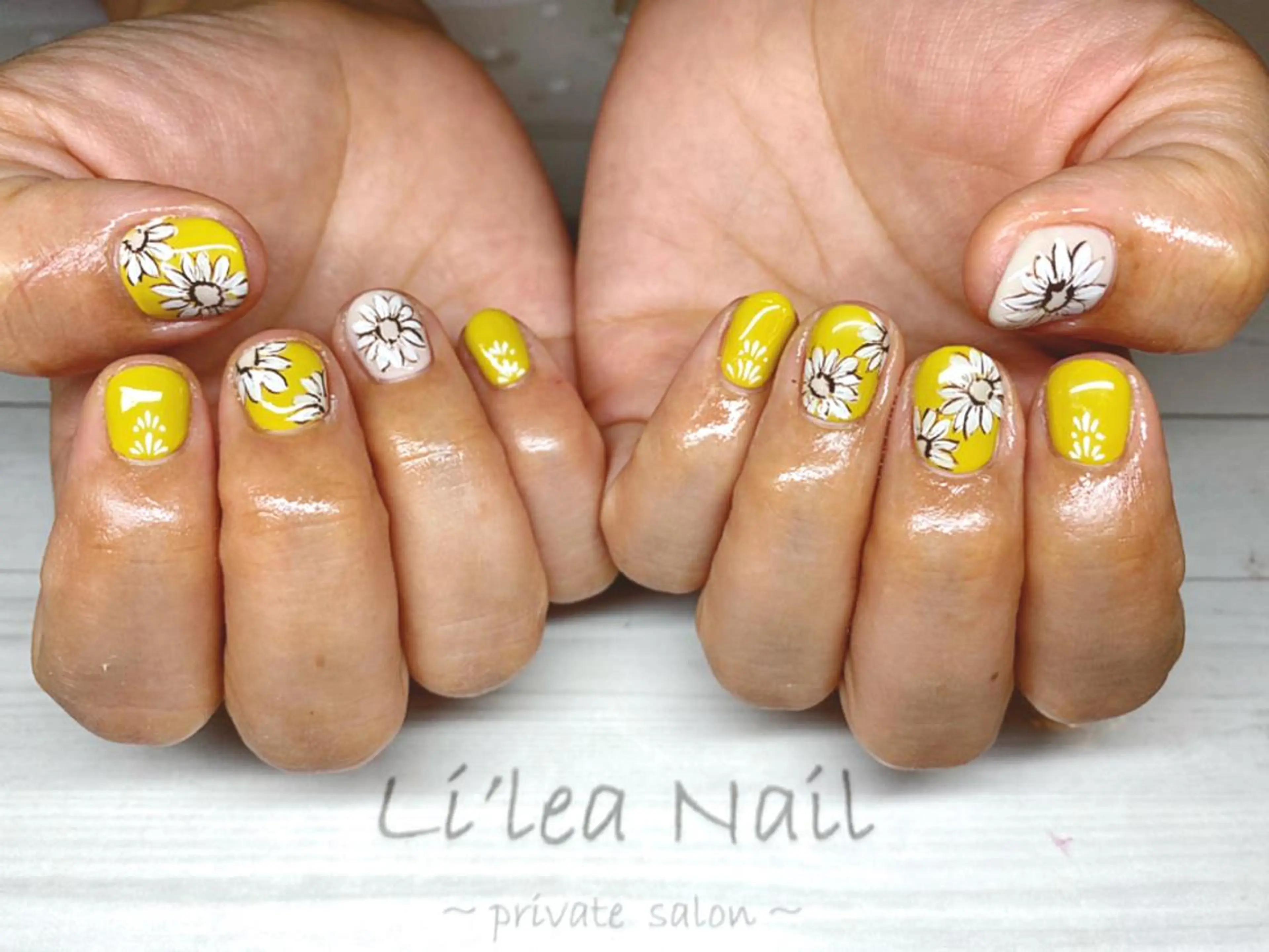 ネイル Li'leaNail AINAのネイルデザイン