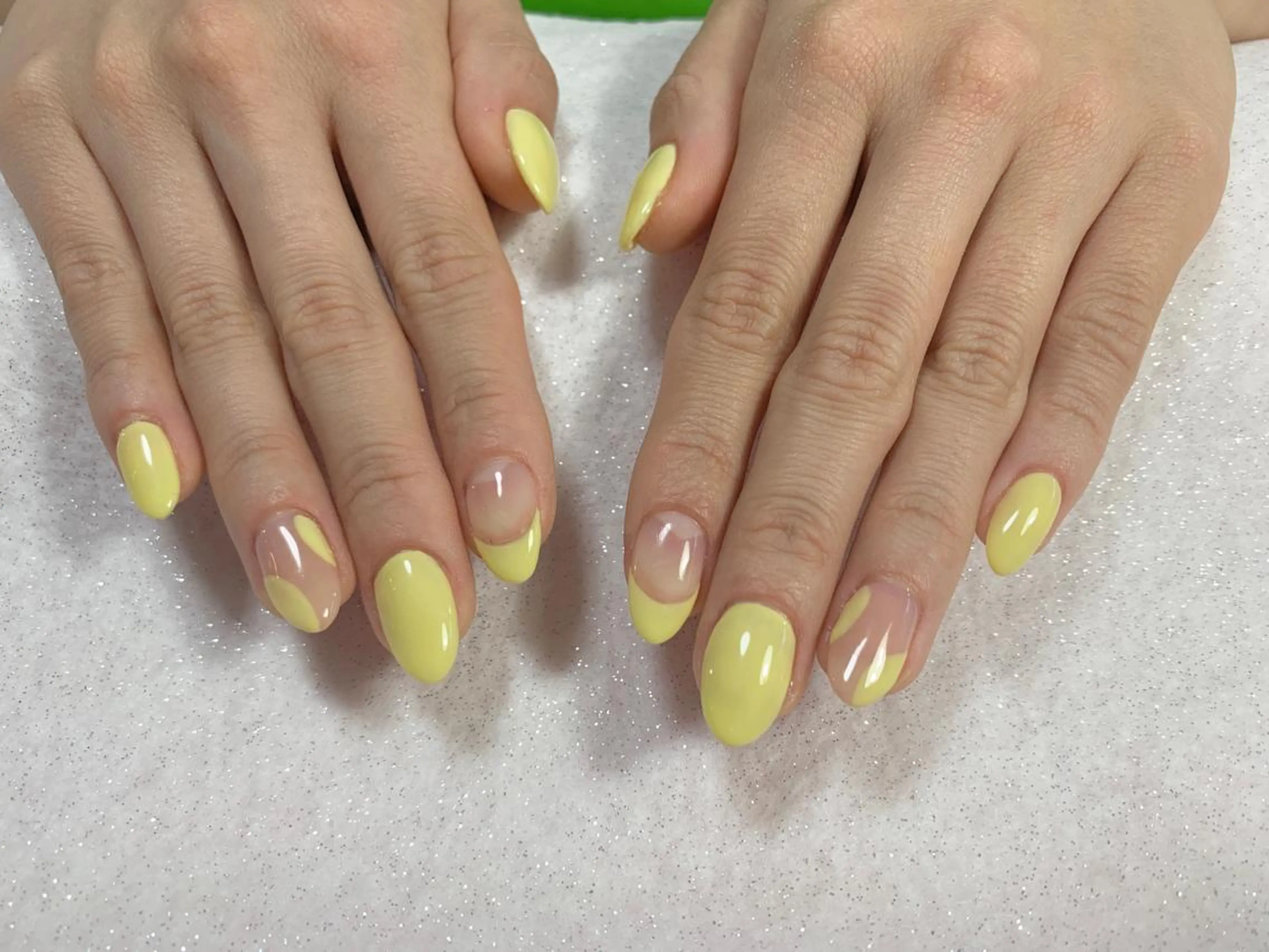 シンプルデザイン、フレンチネイル(クリアベース)の写真