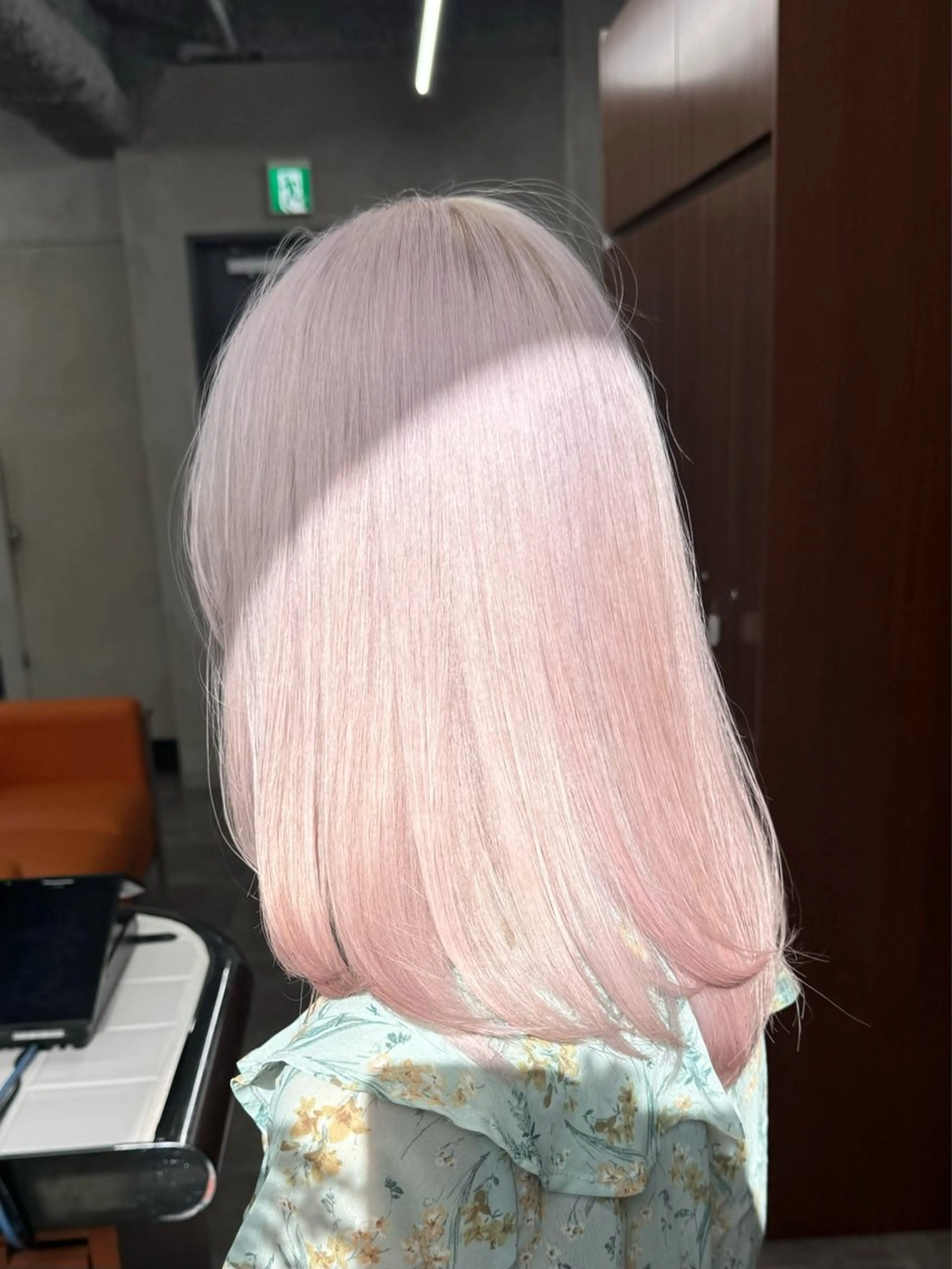 ミディアム カラー アッシュ ベージュカラー ブリーチ ケアブリーチ ダブルカラー カット ヘアカラー トリートメント ブリーチ　ハイトーン 特化🌈フジタハルキのヘアスタイル