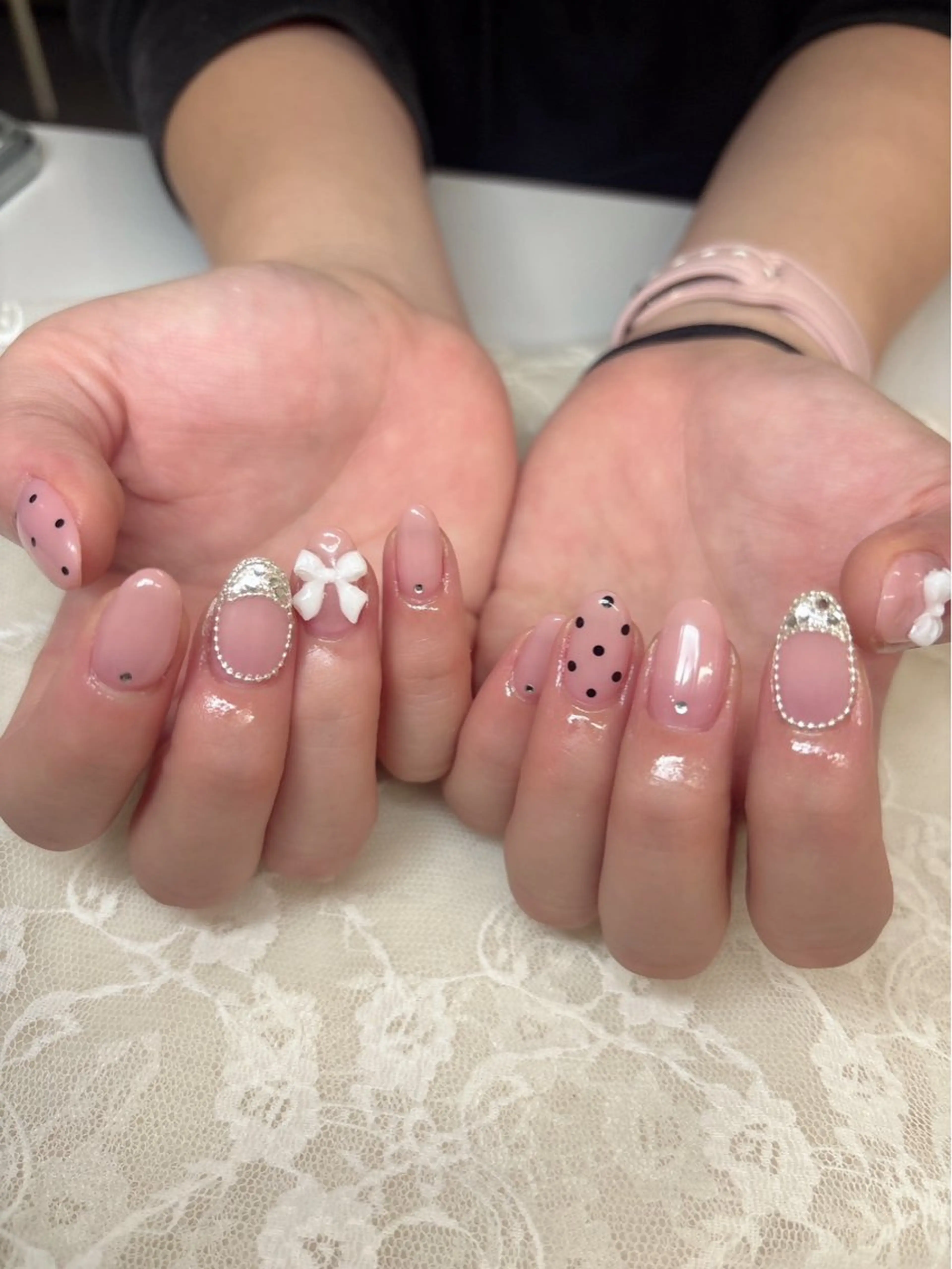 ネイル ガーリー ストーンネイル ワンホンネイル ハンドネイル ハンドケア 心斎橋Salon Epokkuのネイルデザイン