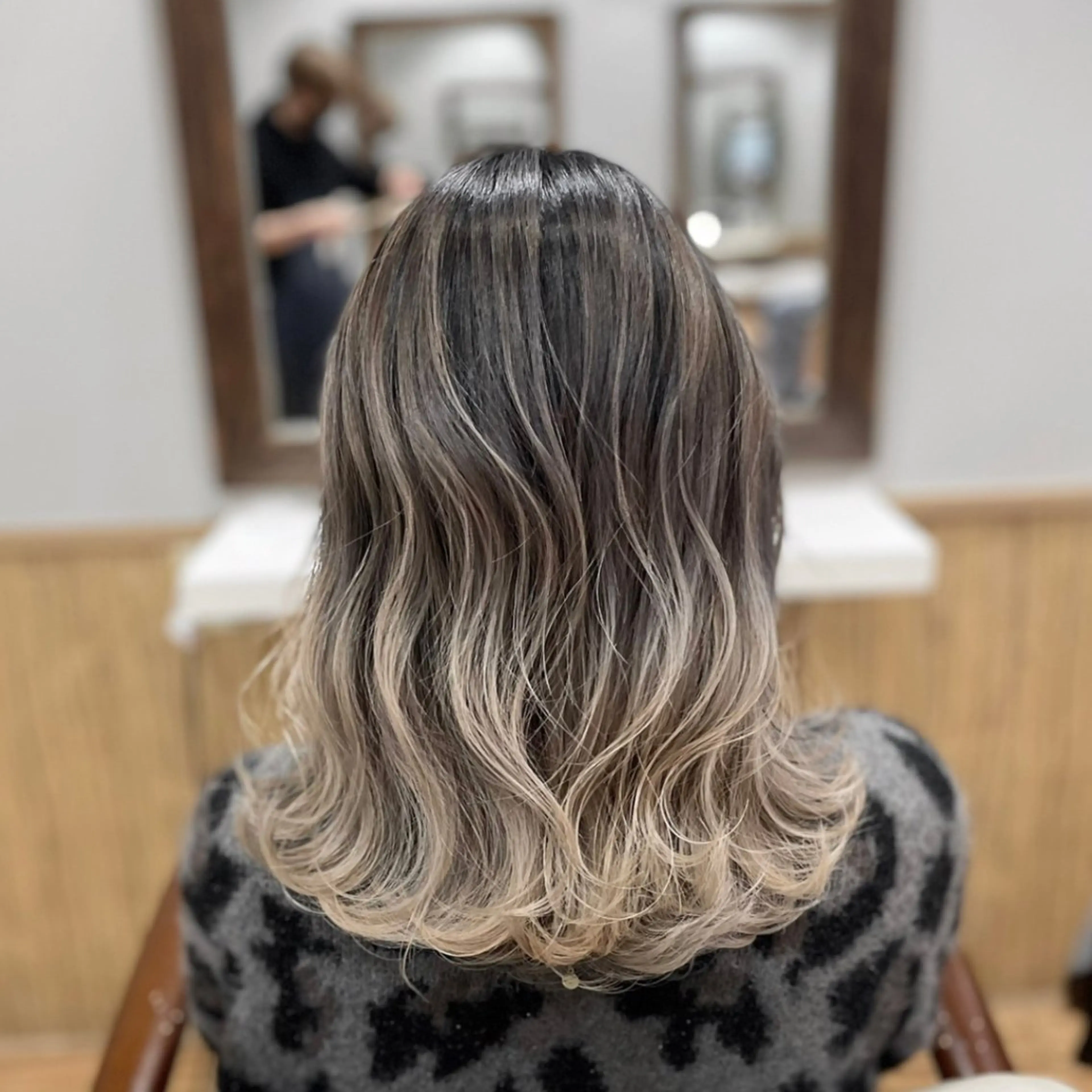 セミロング ハイライト レイヤーカット 村松圭介 立川駅徒歩3分のヘアスタイル