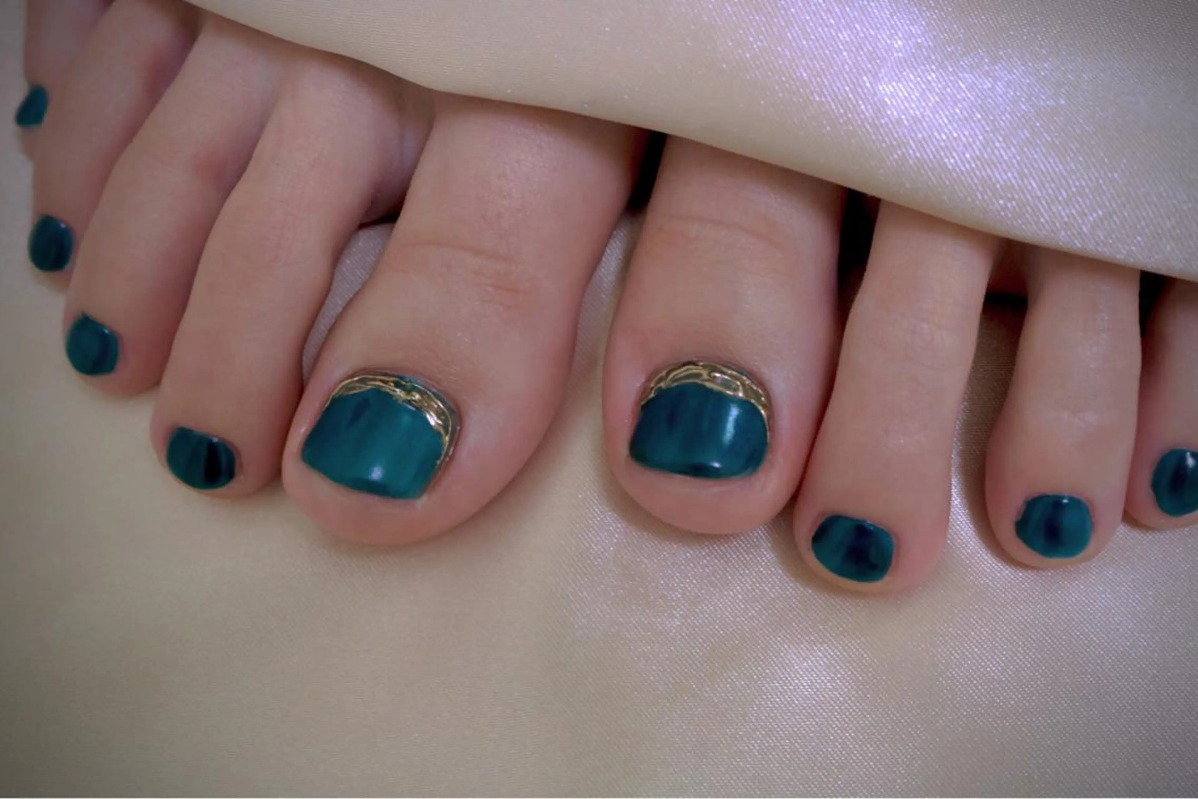 ネイル オーロラネイル カジュアル フラッシュネイル ジェルネイル ラメ(グリッター) フットネイル MH Nailのネイルデザイン