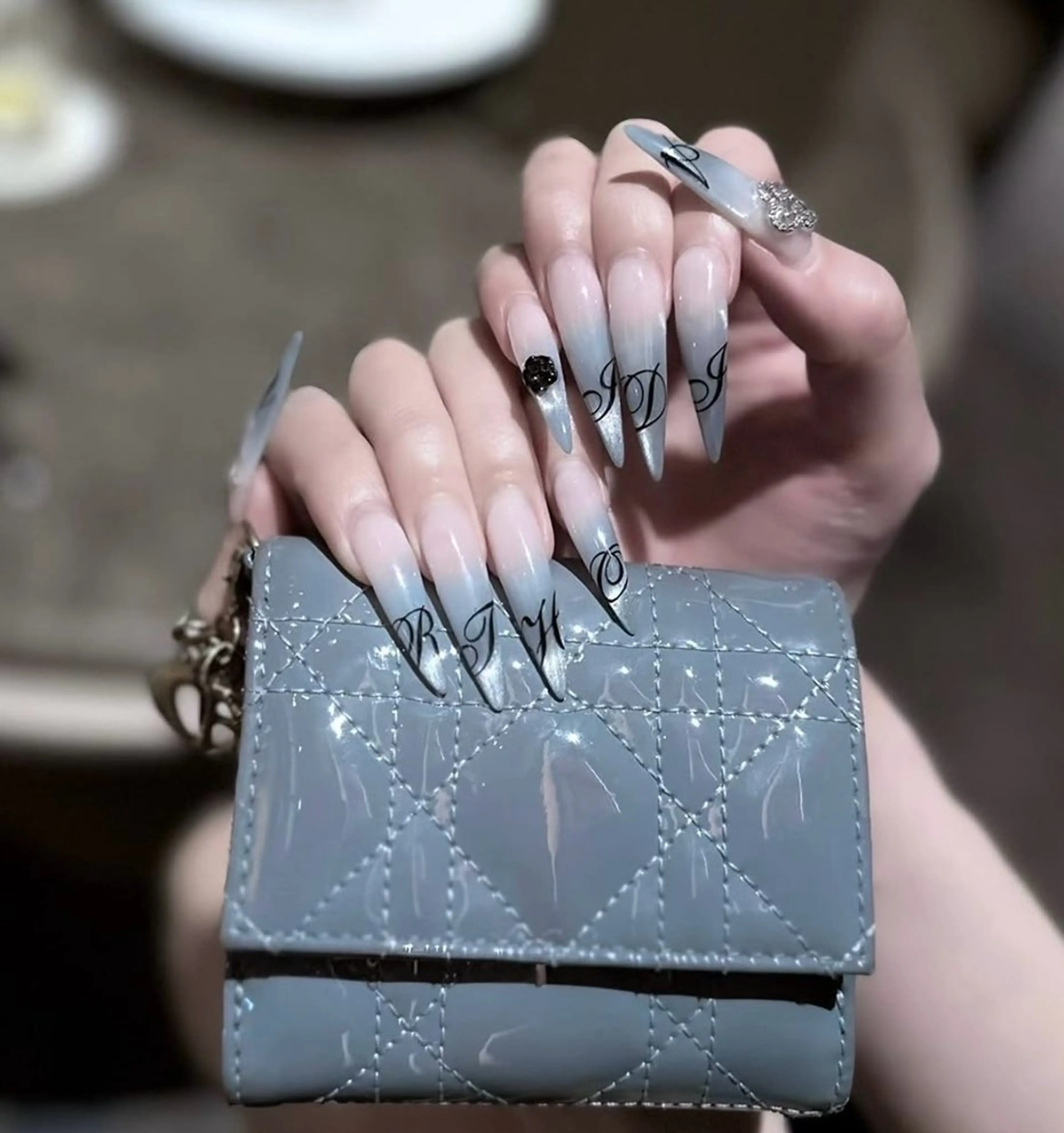 ネイル ハンドネイル ハンドケア いちご ちゃんのネイルデザイン