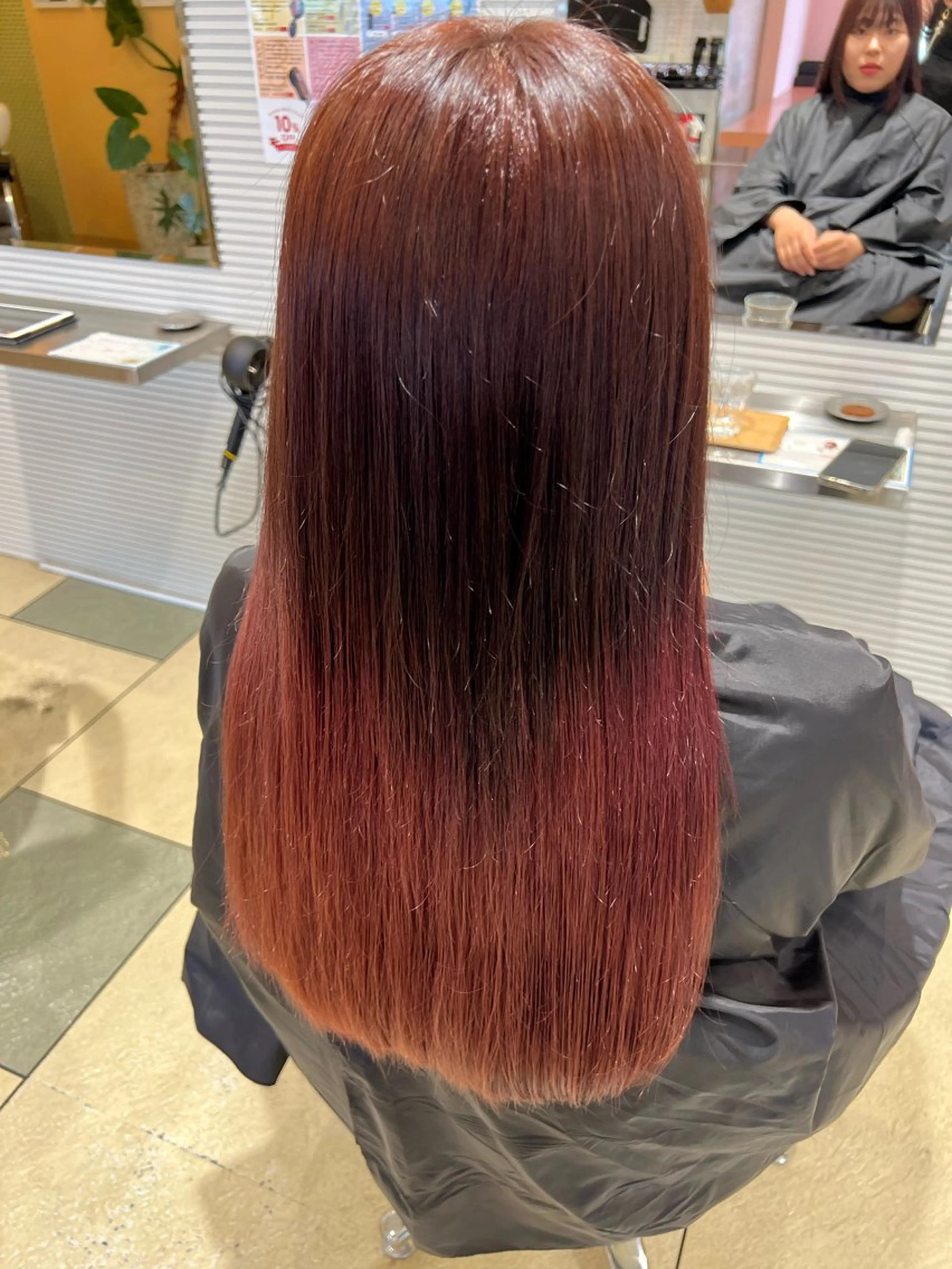 ロング カラー momb 折戸結菜のヘアスタイル