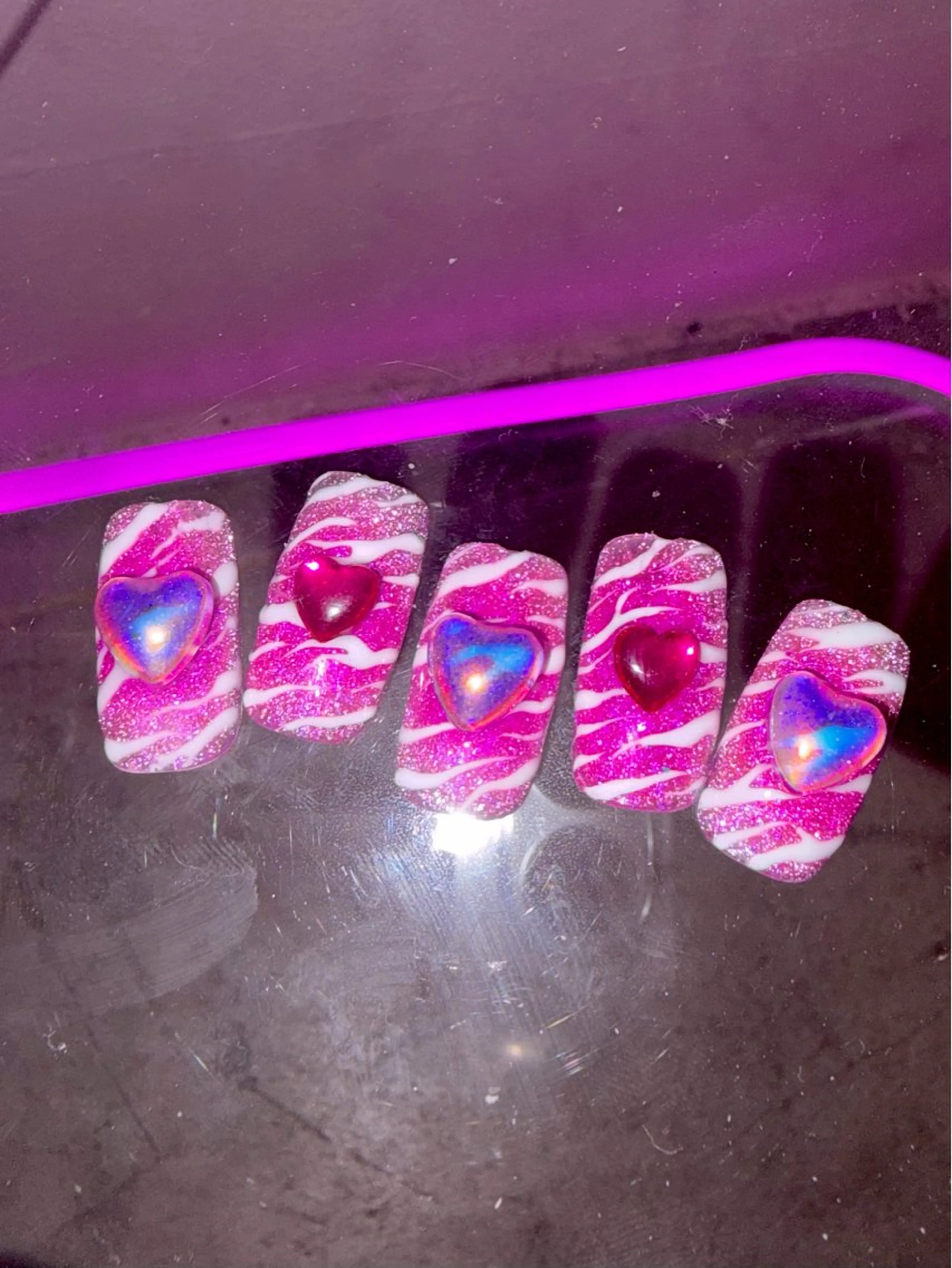 ネイル アニマル柄 オーロラネイル フラッシュネイル ハンドネイル PINS16✴︎ 原宿ネイリストumiのネイルデザイン