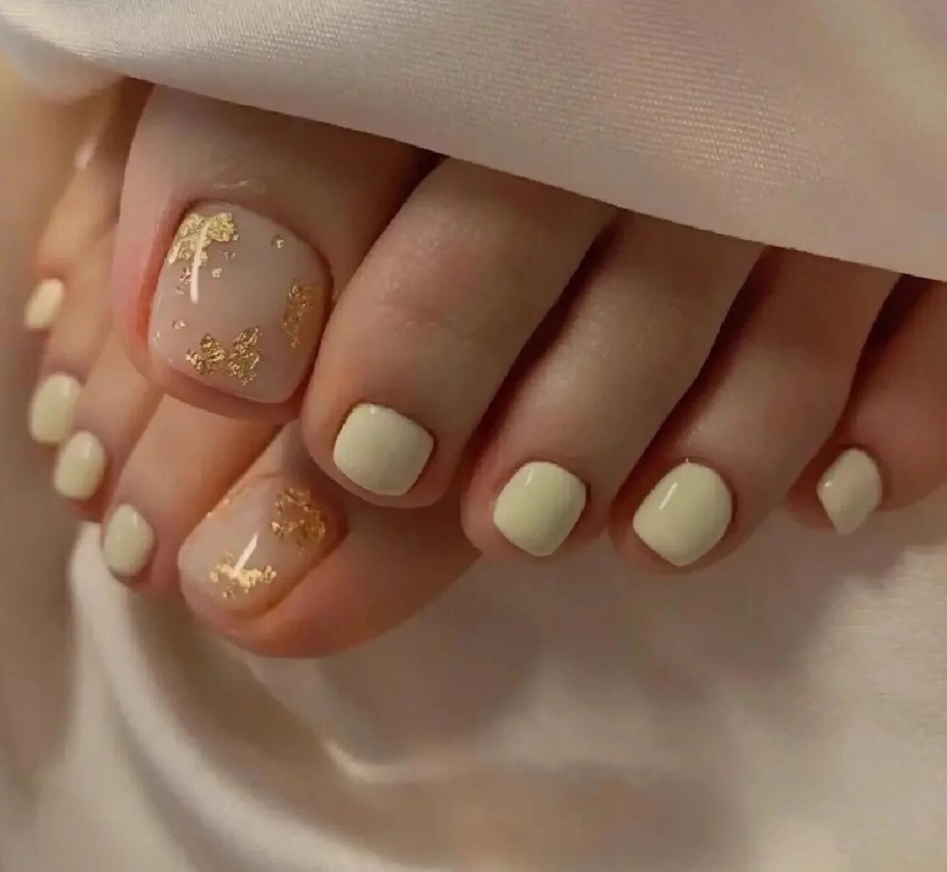 ネイル フットネイル MoonNail ユリ🌸のネイルデザイン